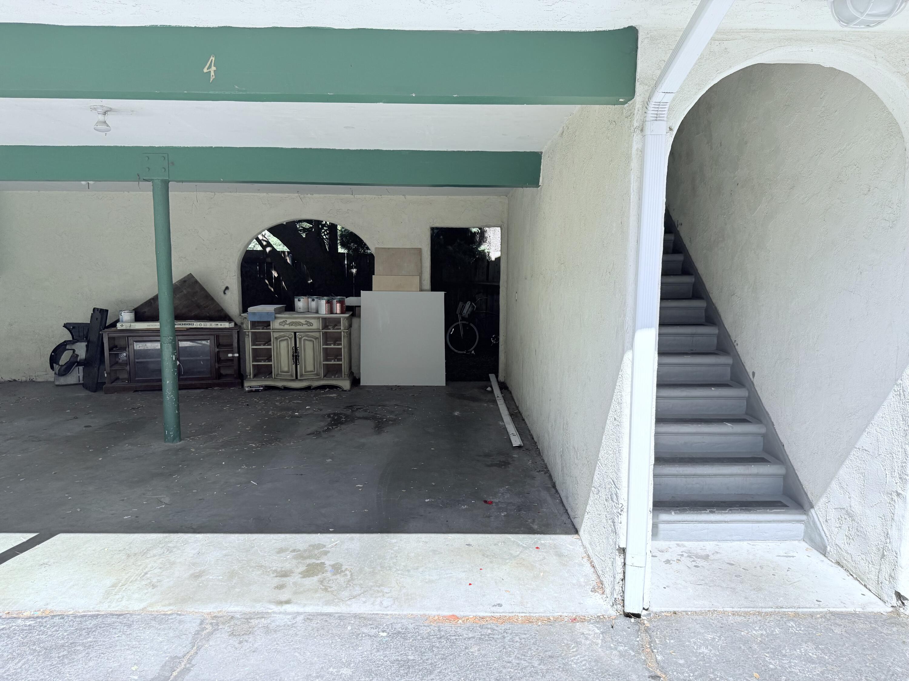 1027 San Andres Street, 4