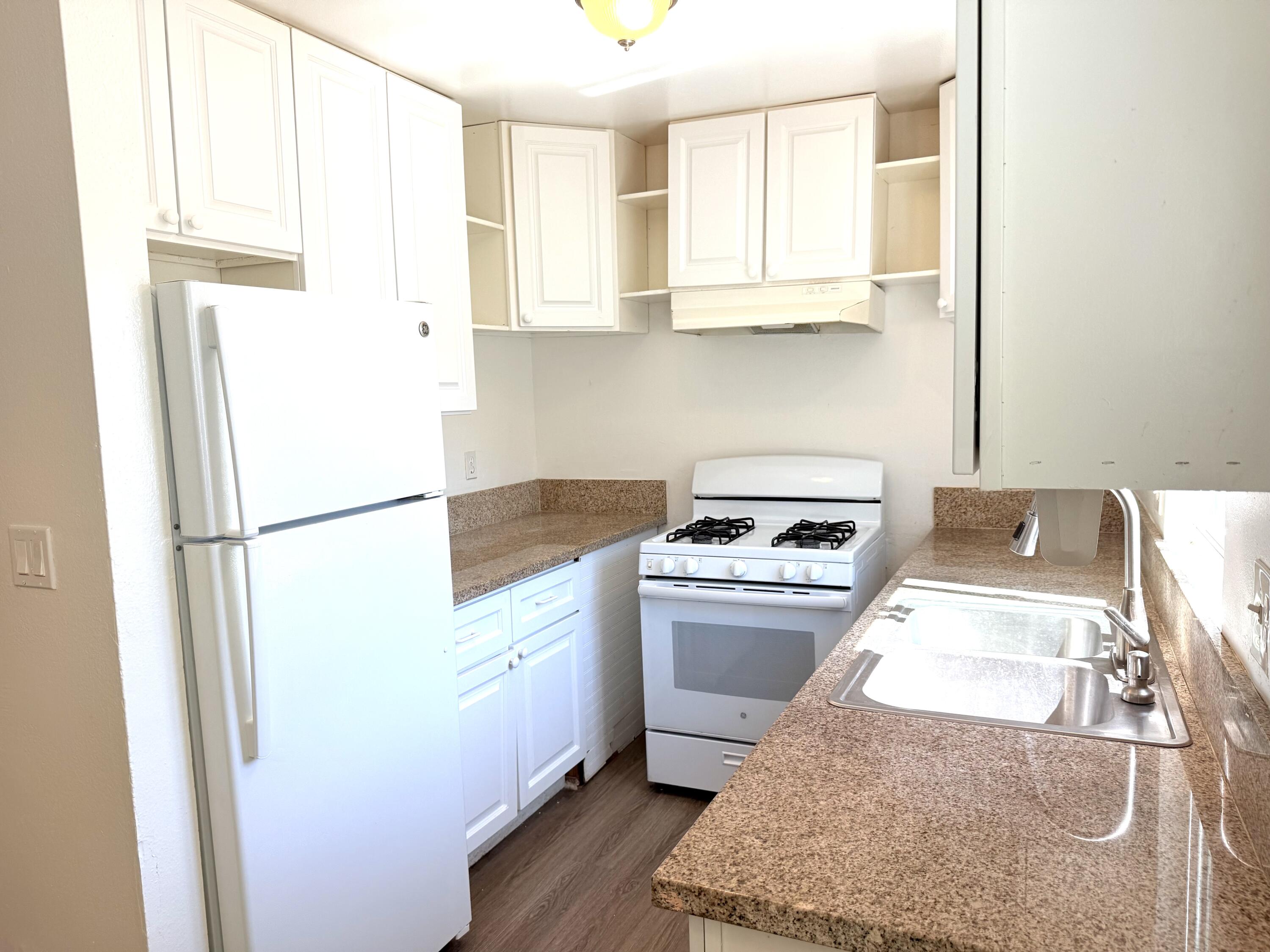 1027 San Andres Street, 4