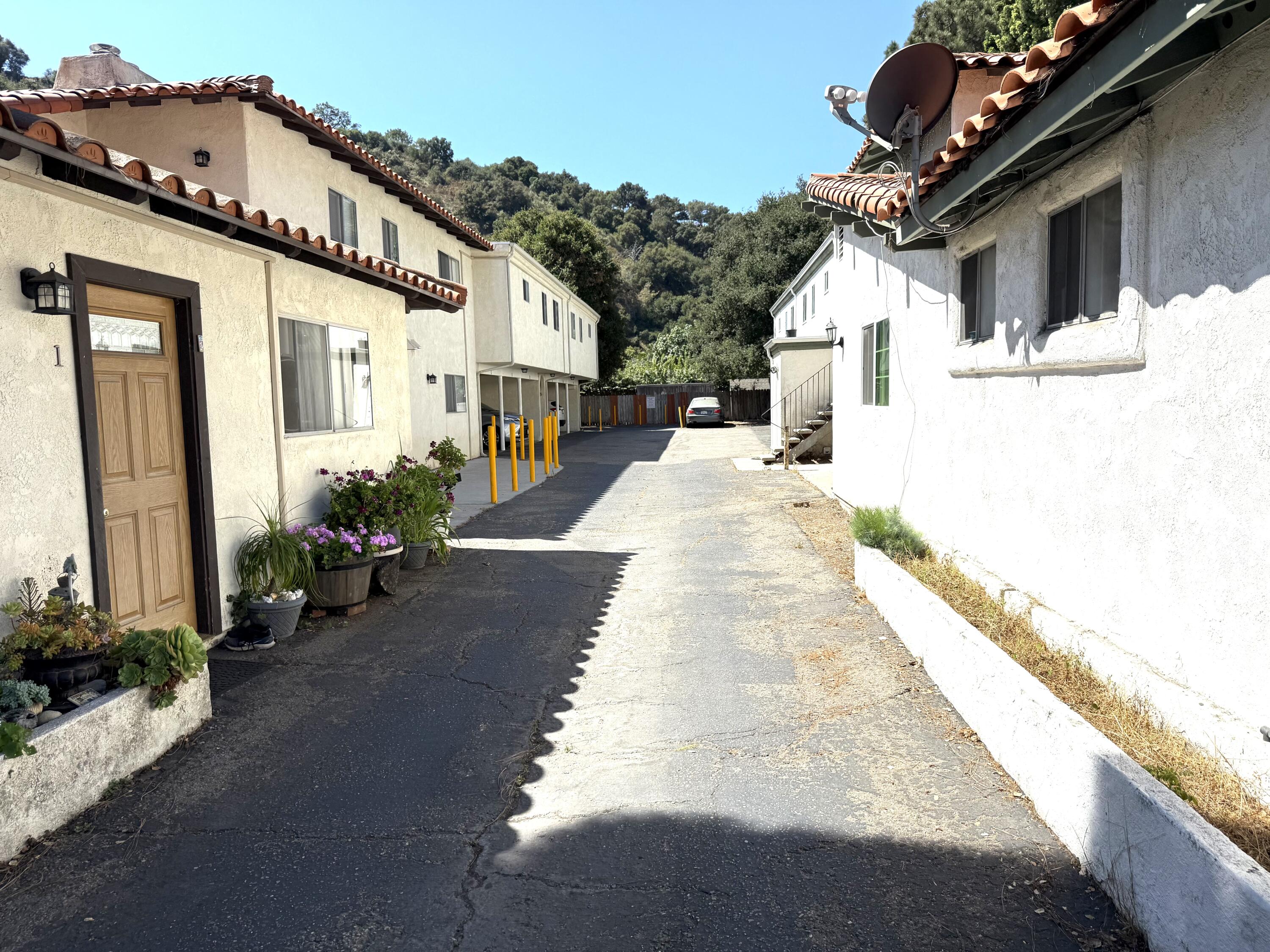 1027 San Andres Street, 4