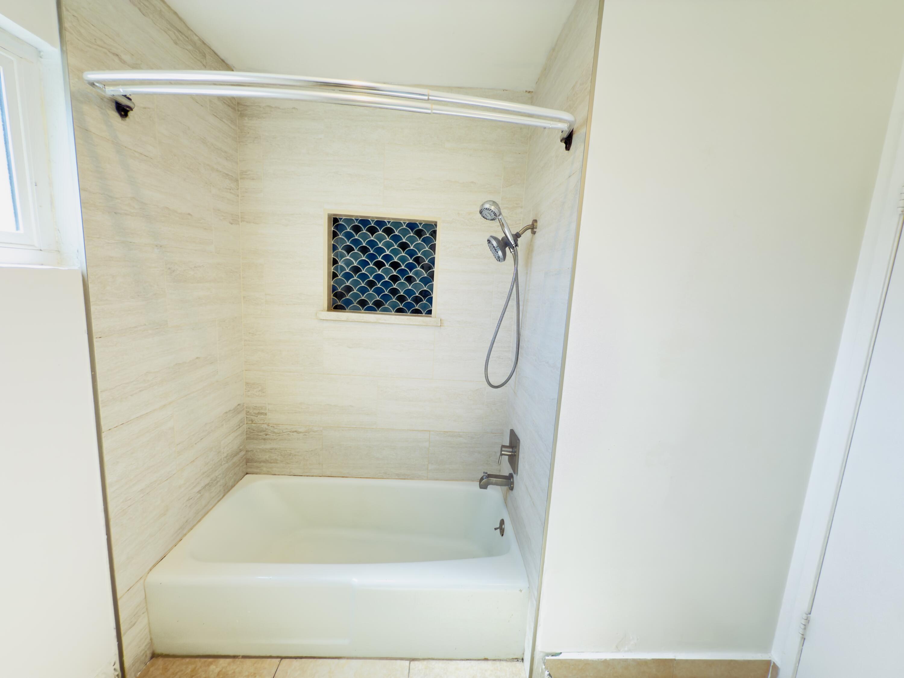 1027 San Andres Street, 4