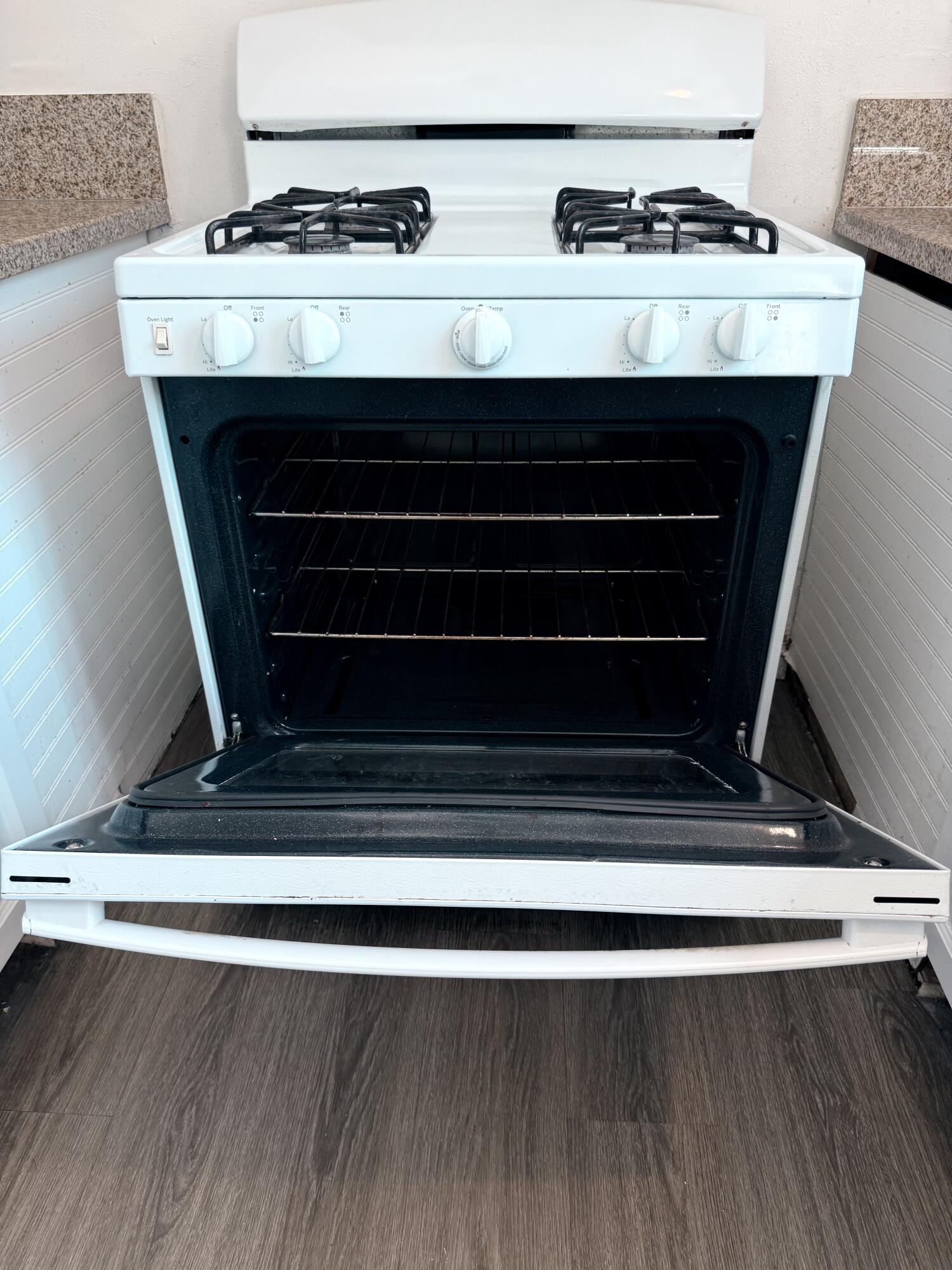 1027 San Andres Street, 4