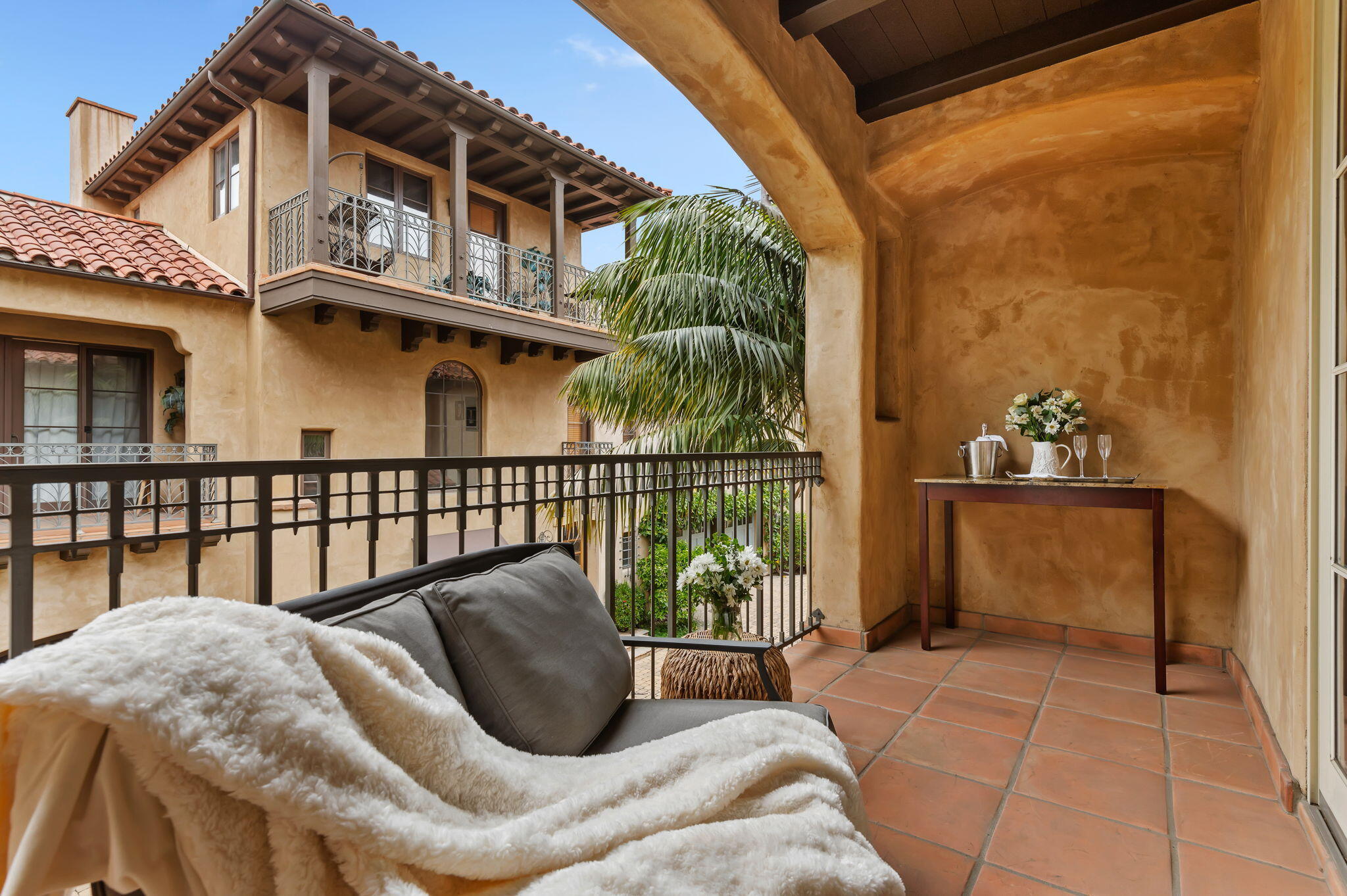 618 Anacapa Street, 5