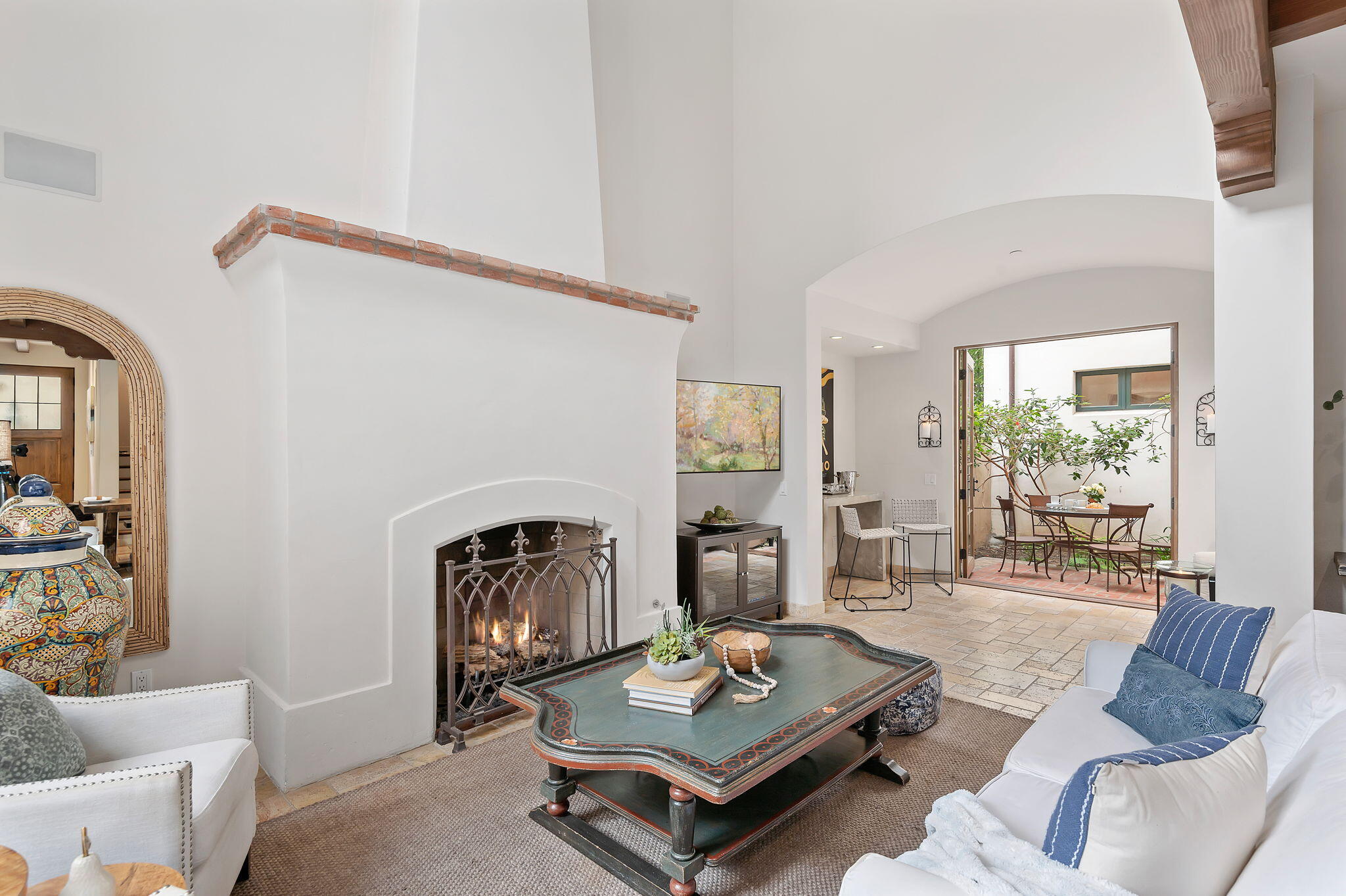 618 Anacapa Street, 5