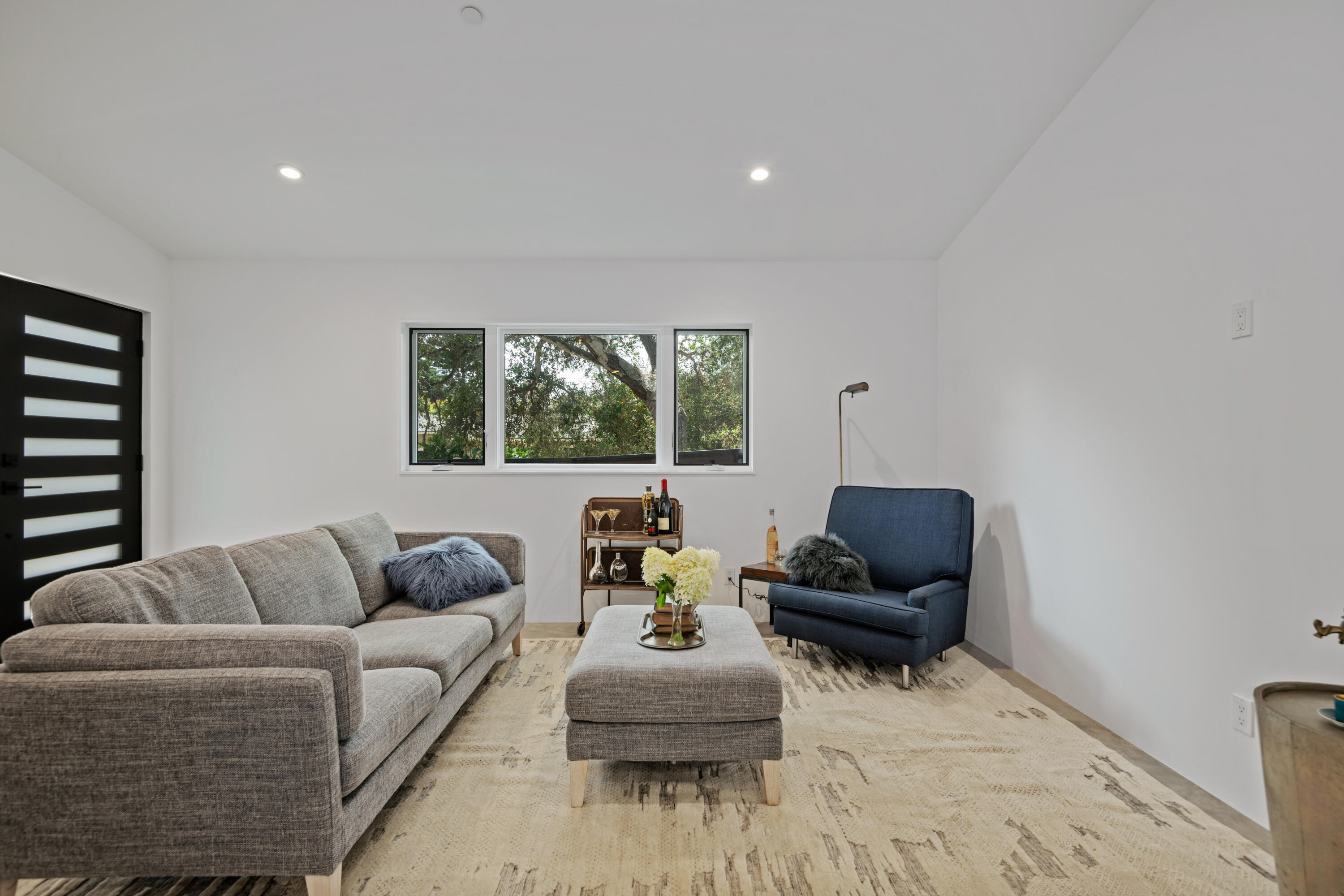 1374 1/2 E Valley Road