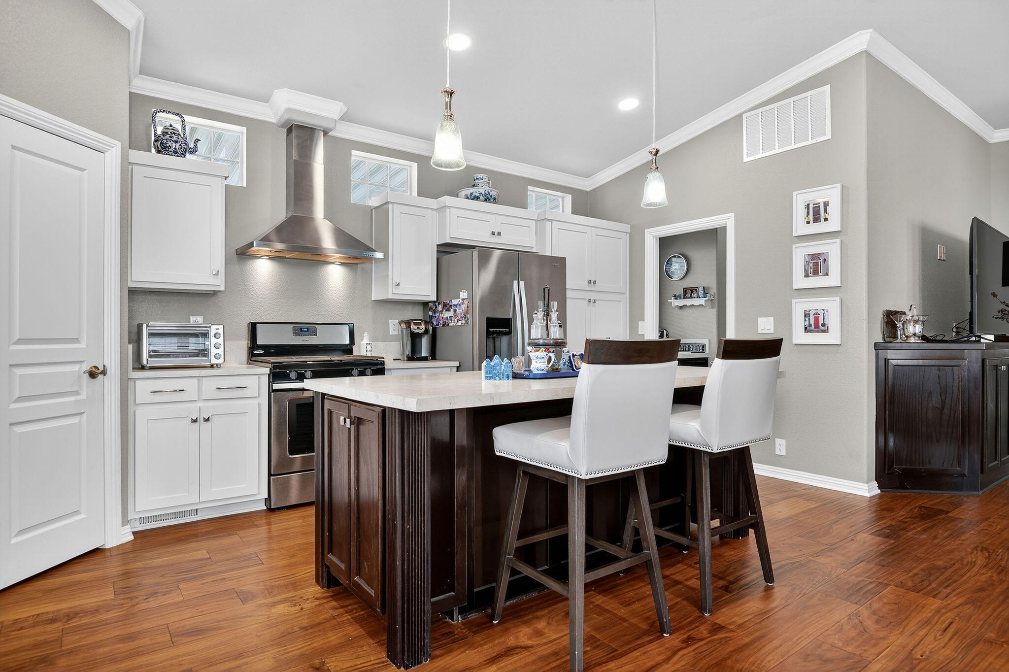 945 Ward Drive, 62