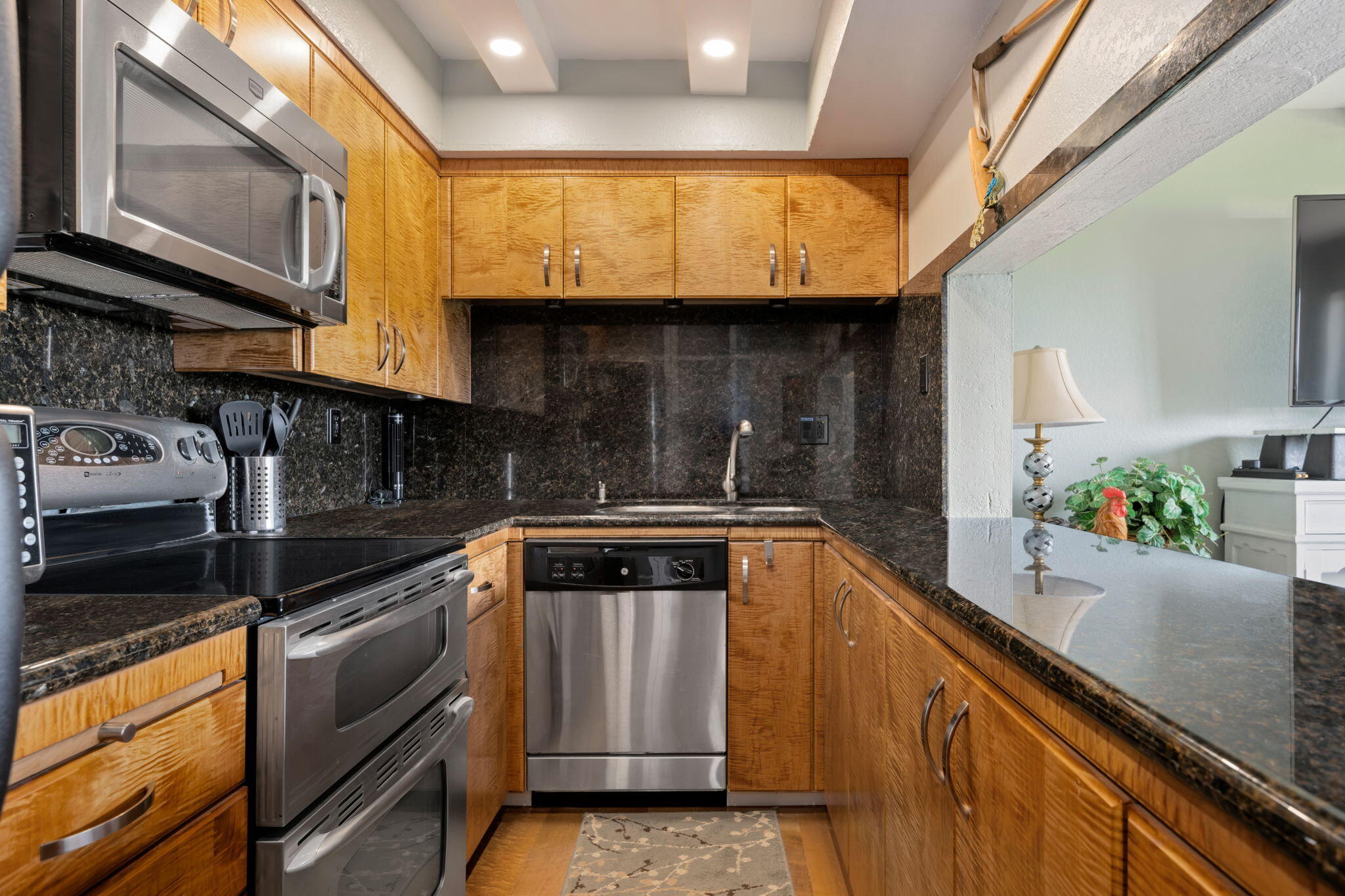 3375 Foothill Road, 524