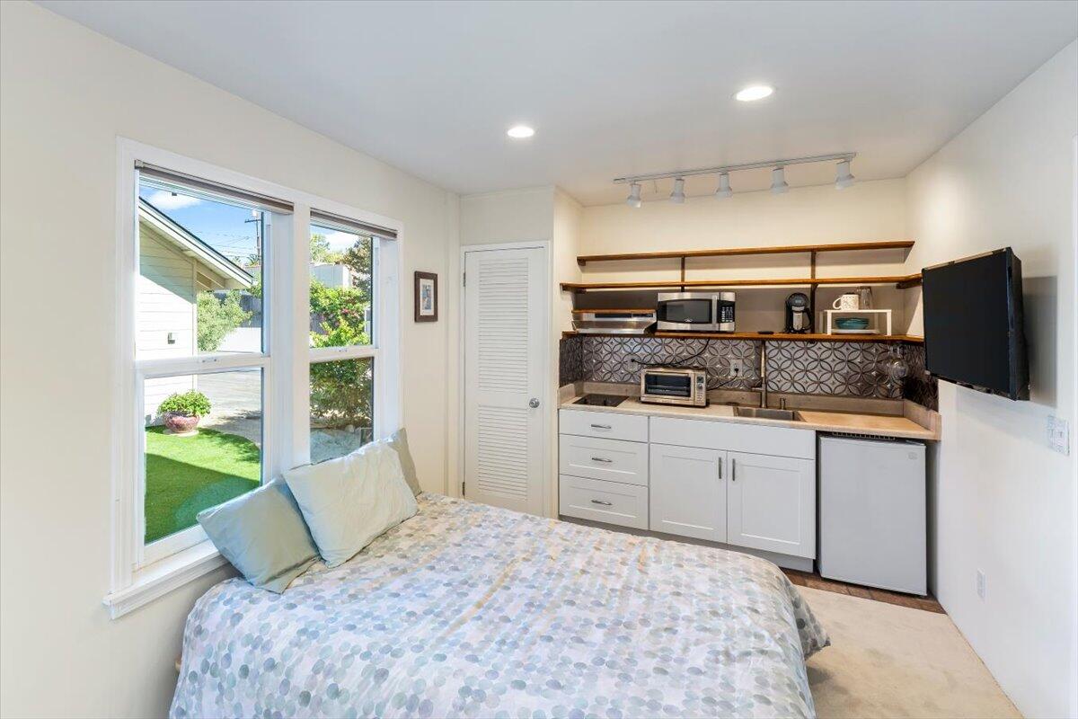 110 S Salinas Street, D