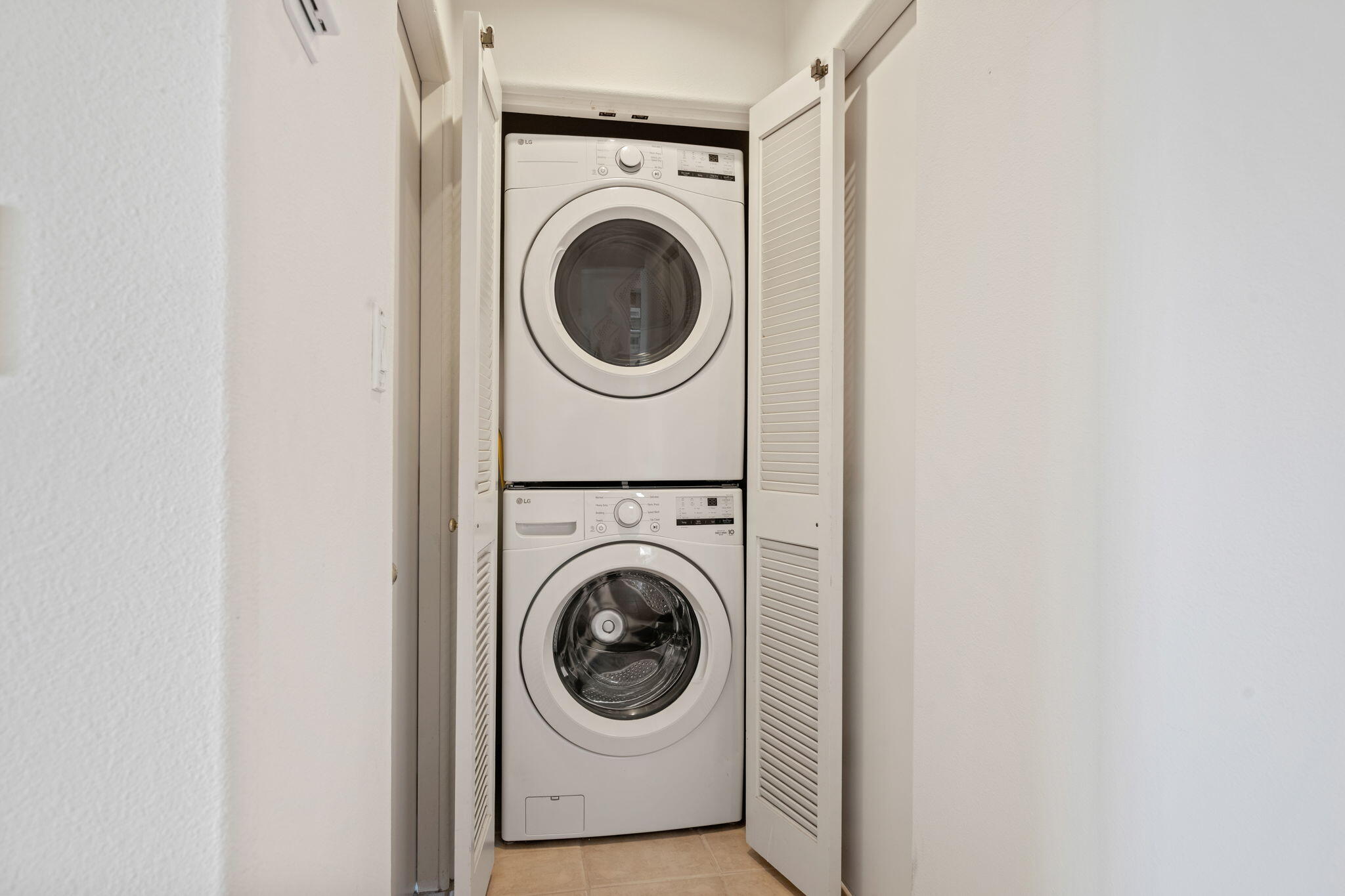 352 Por La Mar Circle, SANTA BARBARA