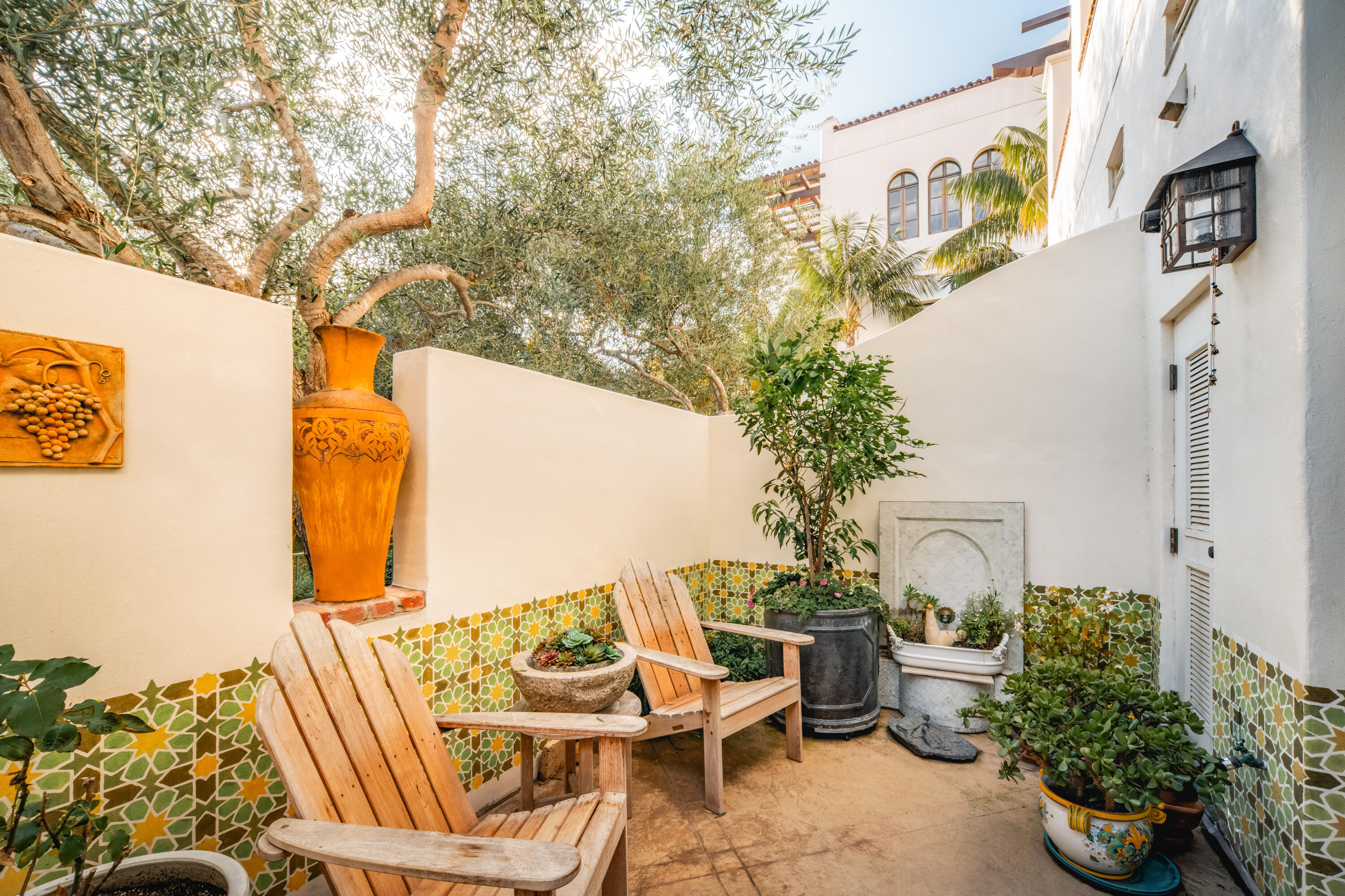 401 Chapala Street, 111, SANTA BARBARA Unit: 111