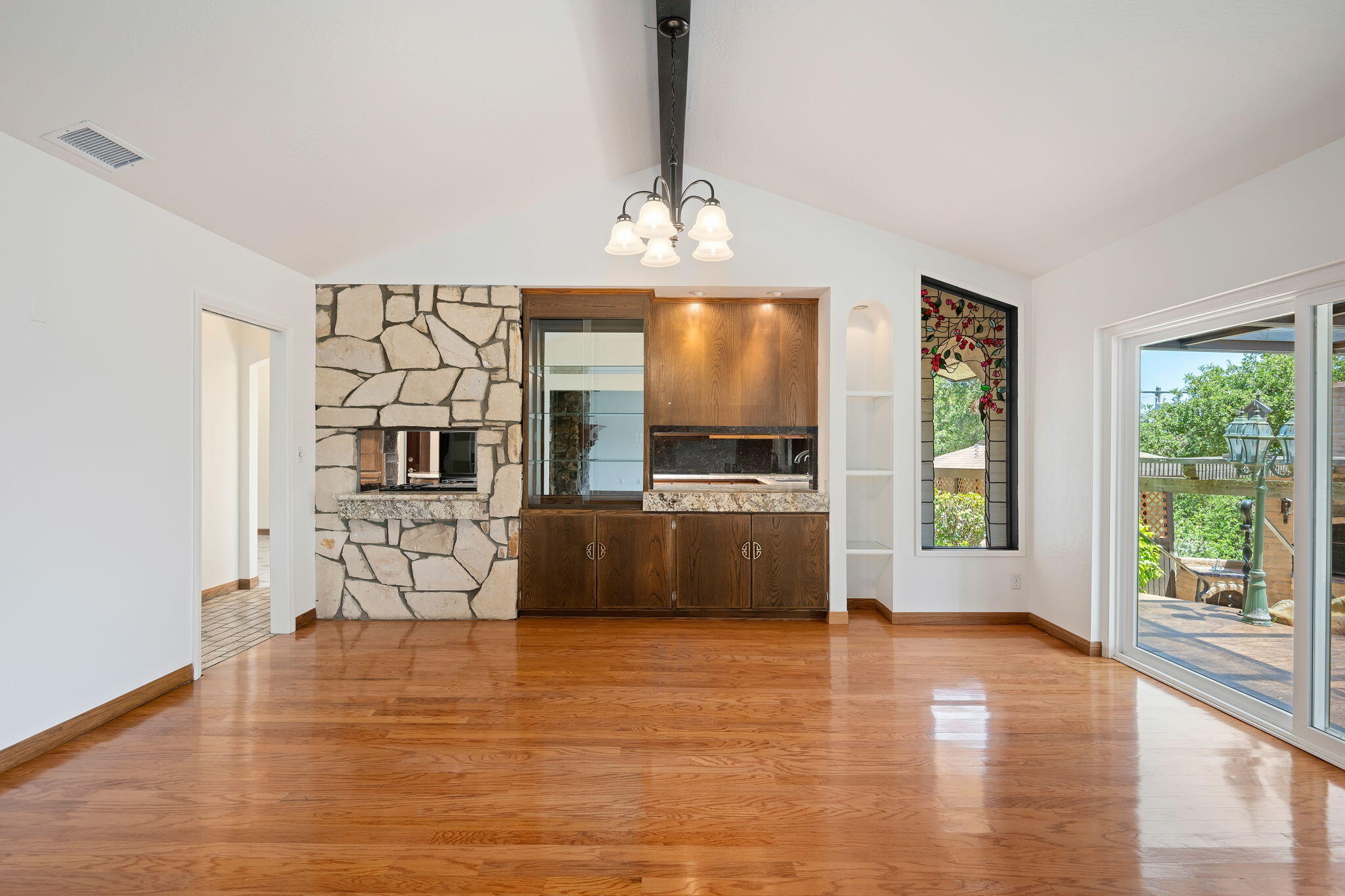 2106 Mt Calvary Road