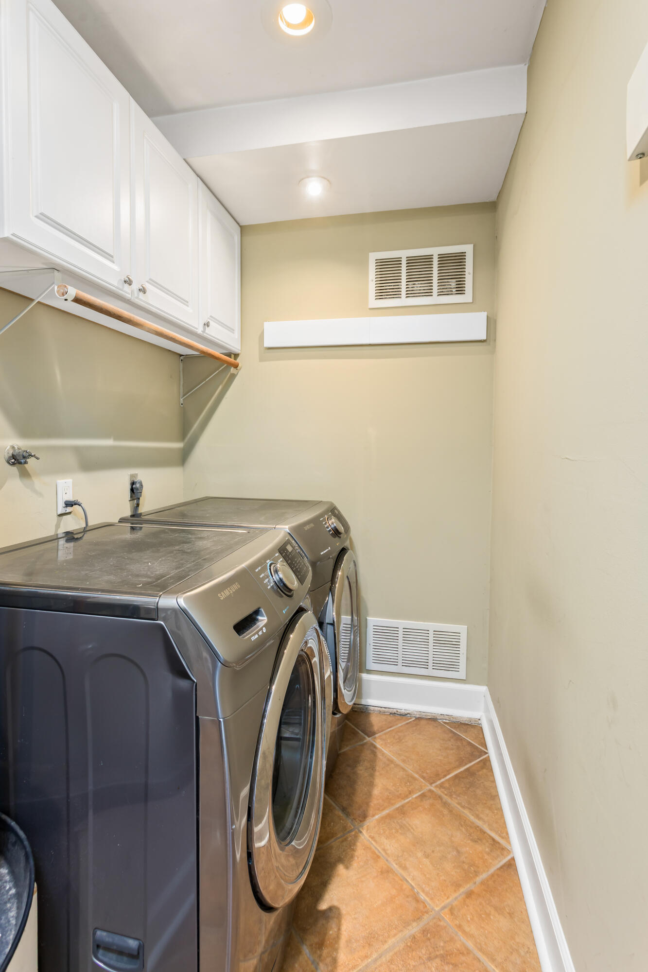 5087 Rhoads Avenue B