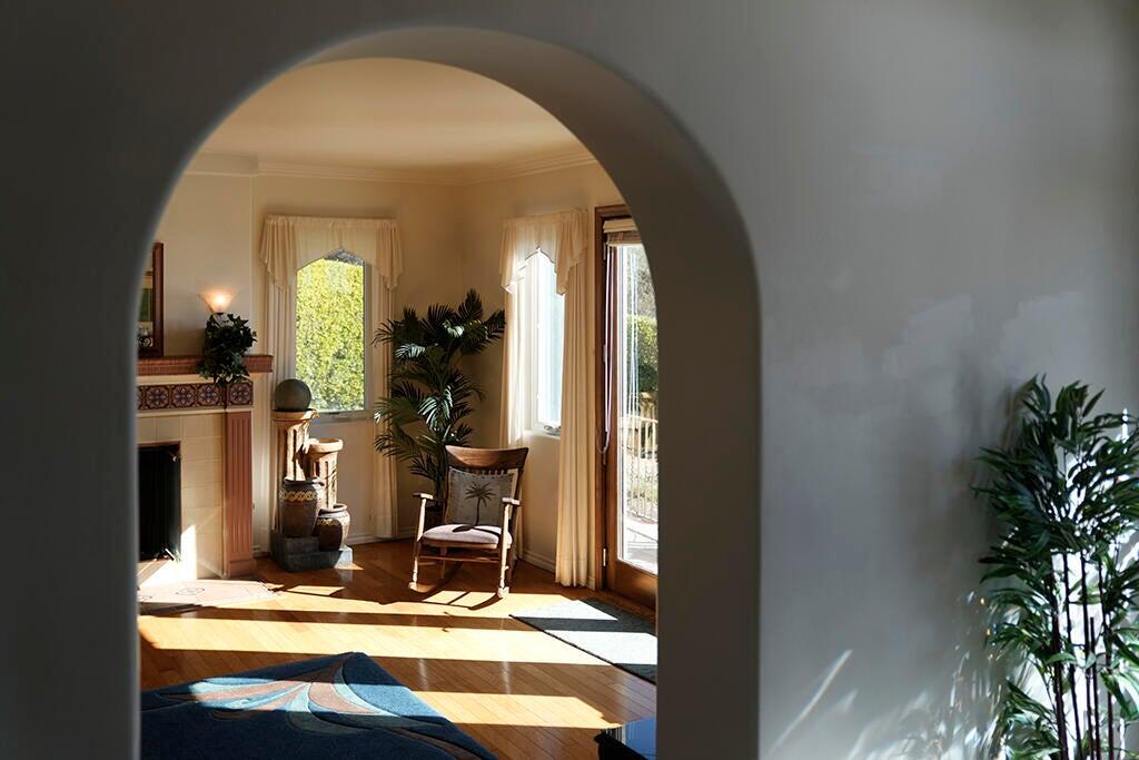 202 E Mountain Drive