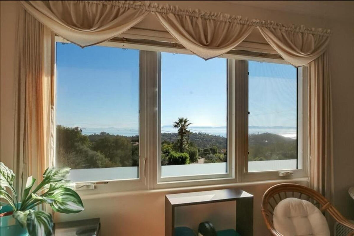 202 E Mountain Drive