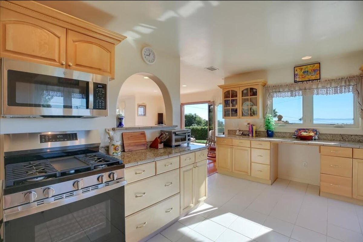 202 E Mountain Drive