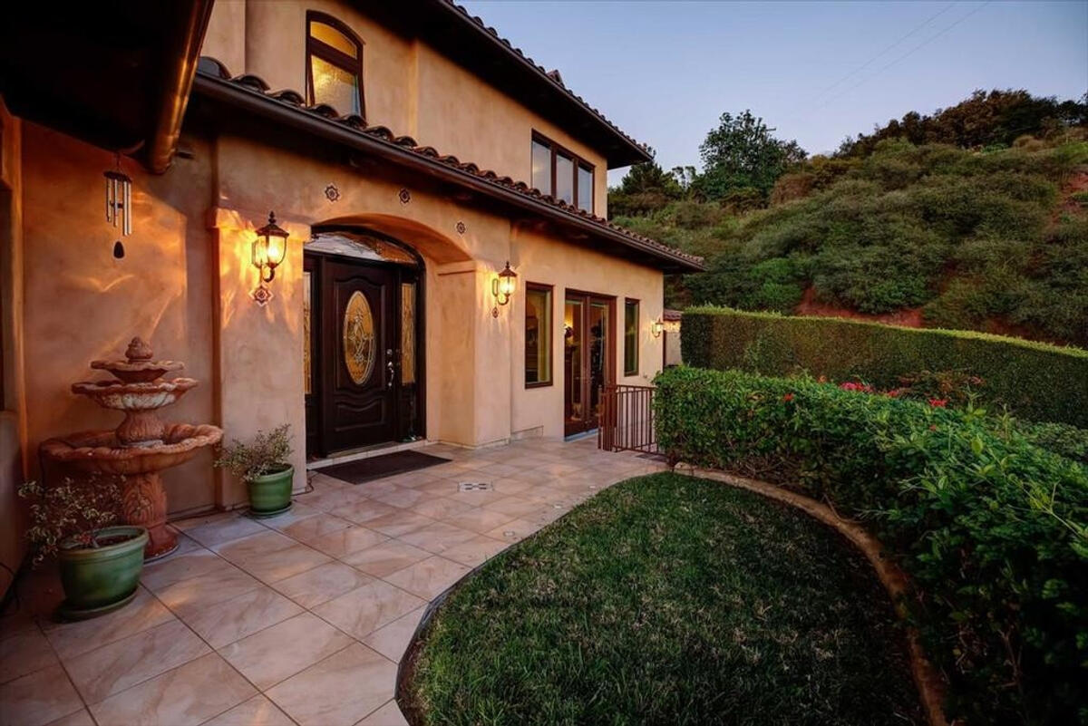 202 E Mountain Drive