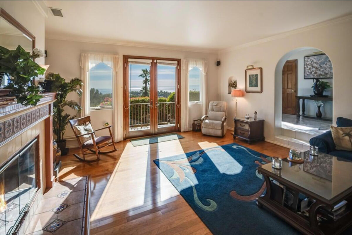 202 E Mountain Drive