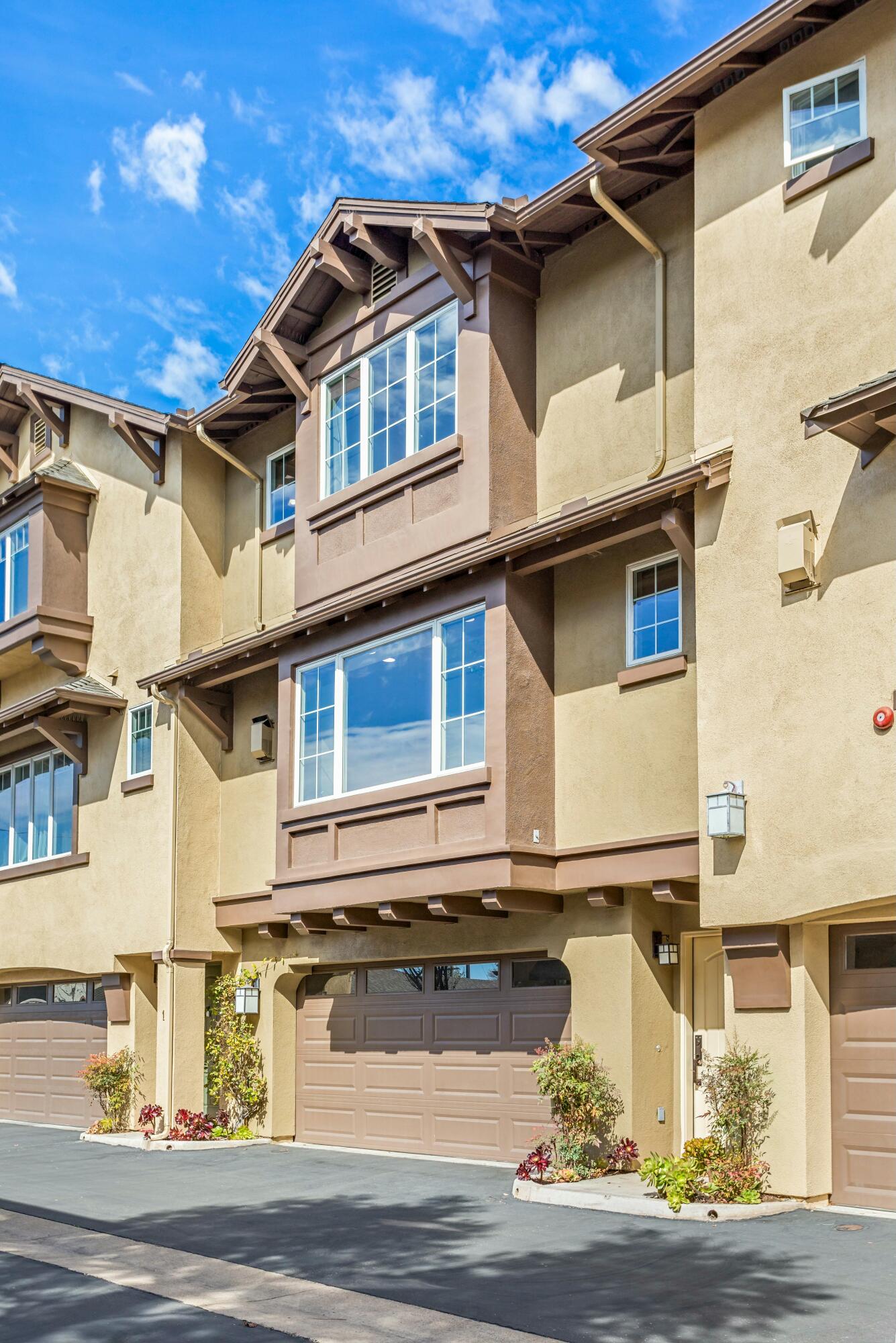 345 Kellogg Way, 2