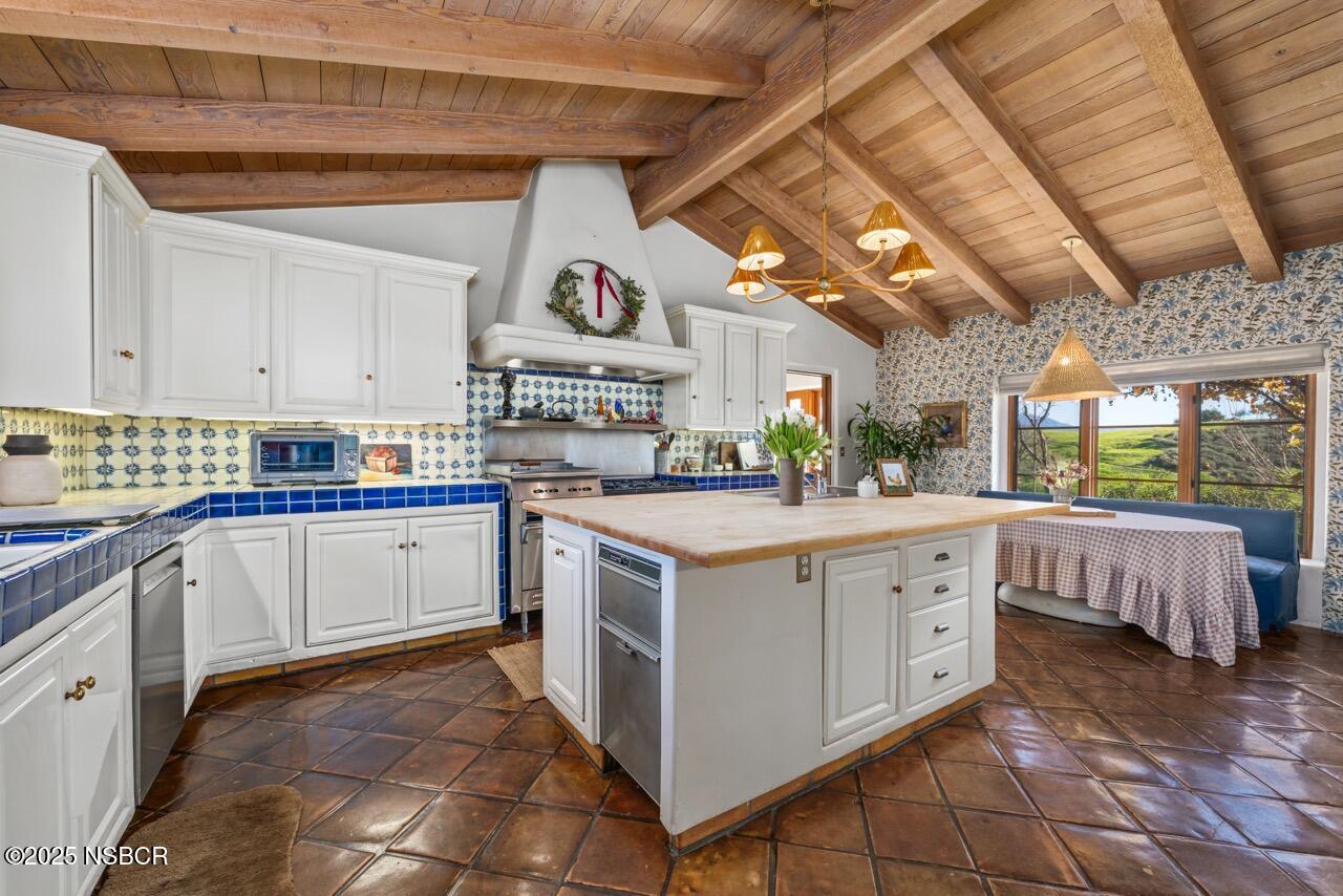 2830/2750 Calzada Avenue