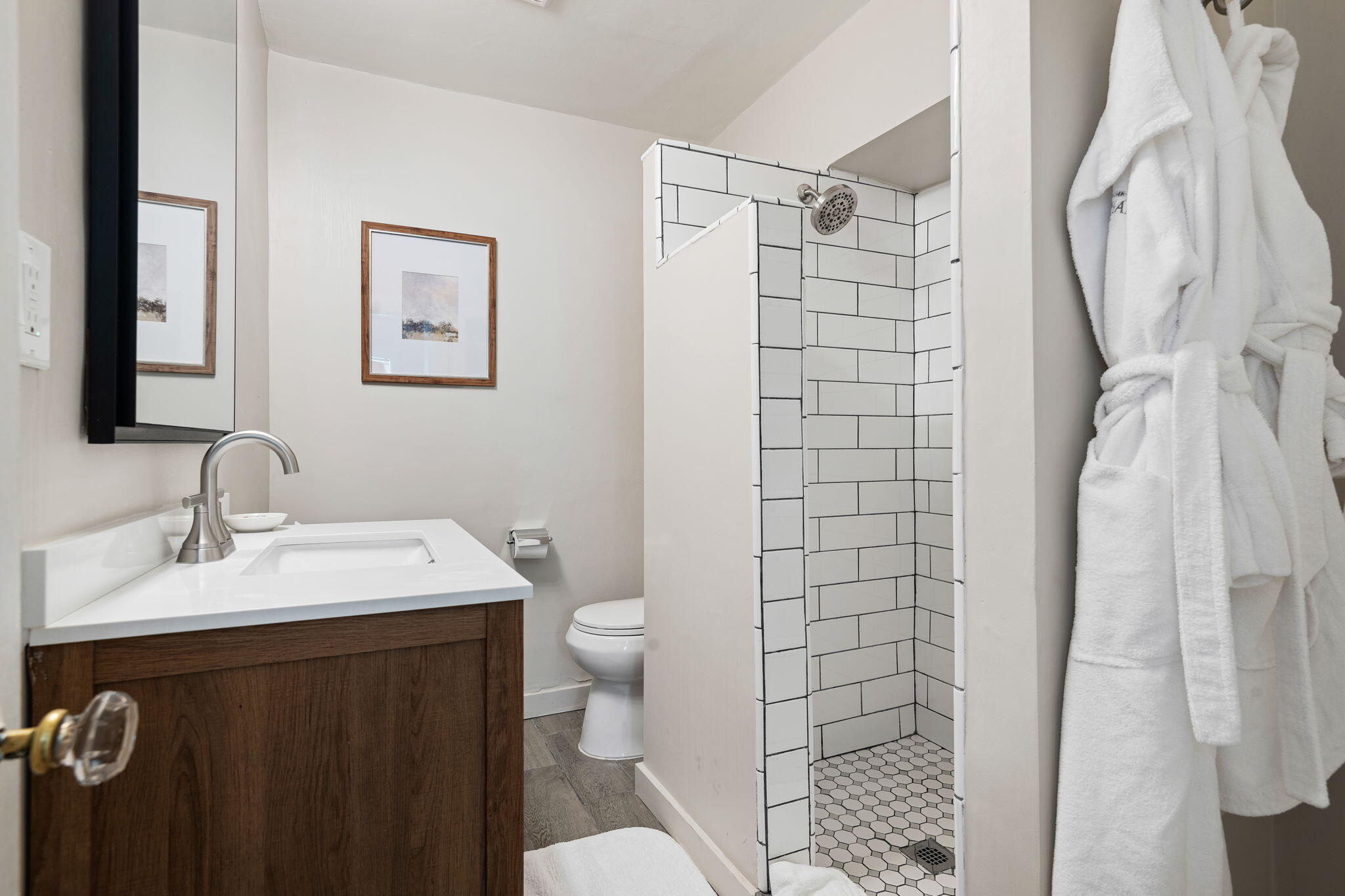 211 W Victoria Street