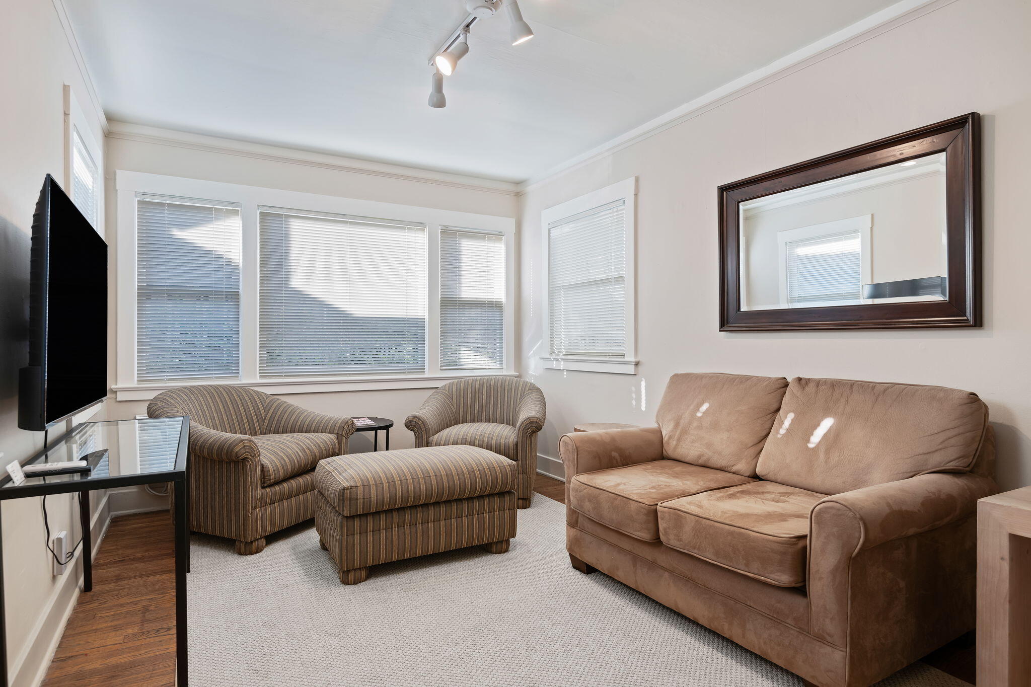 211 W Victoria Street