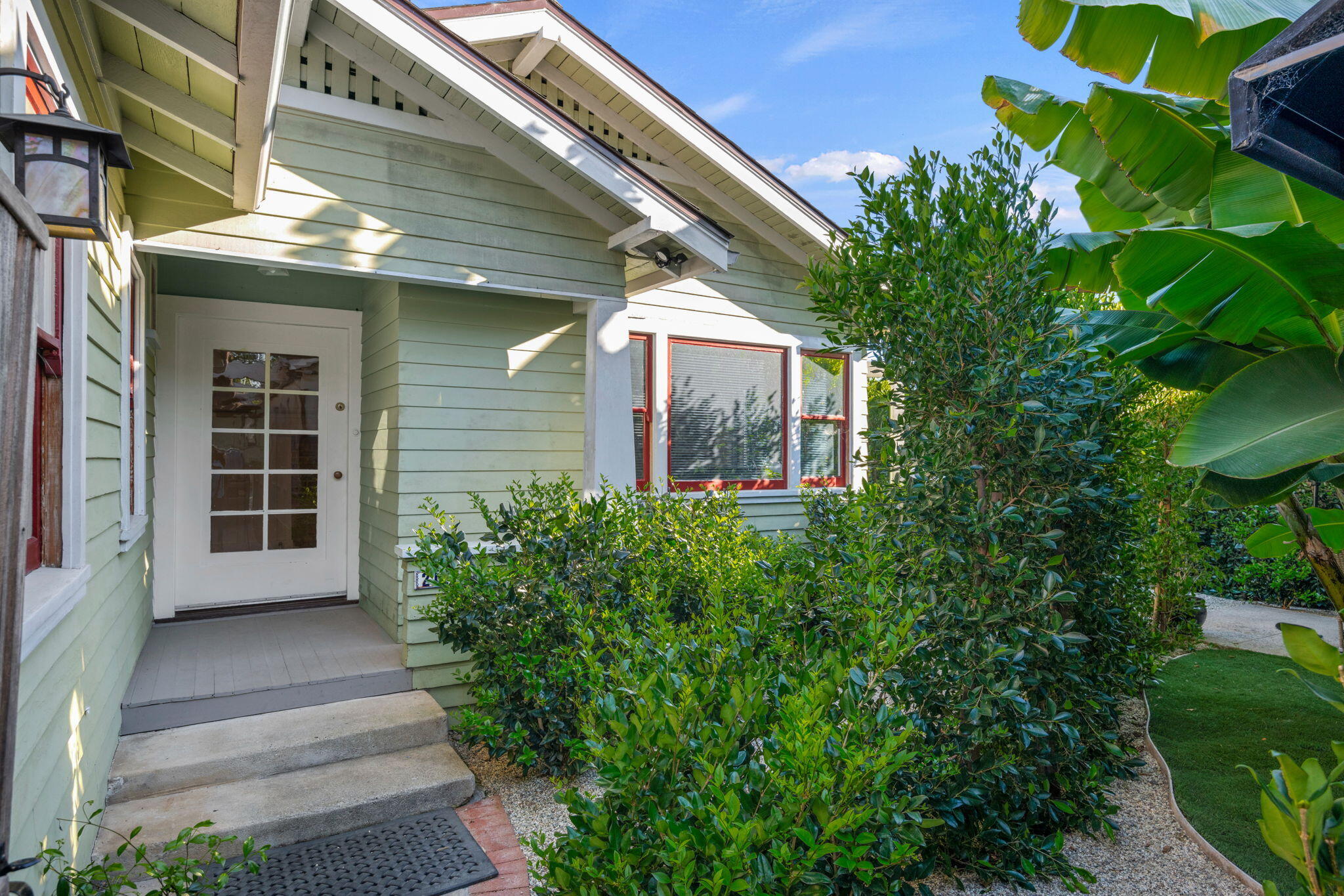 211 W Victoria Street