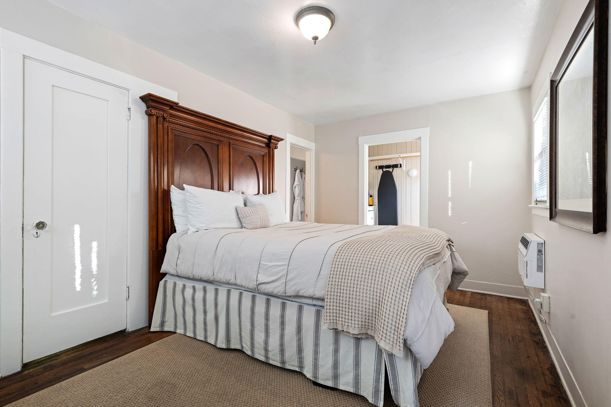 211 W Victoria Street