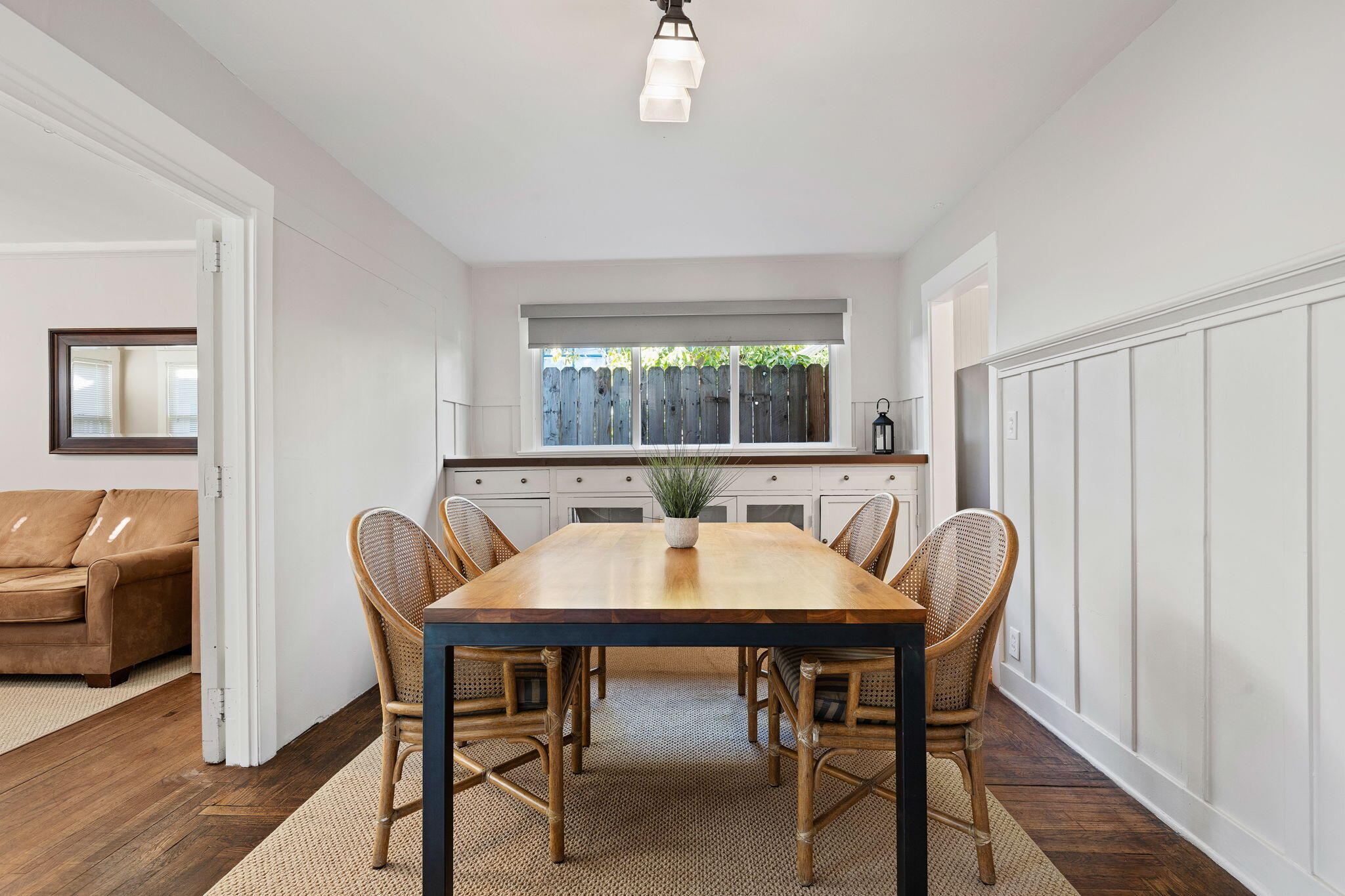 211 W Victoria Street