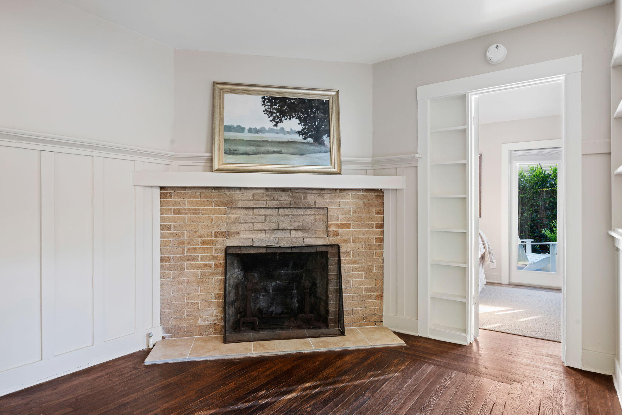 211 W Victoria Street