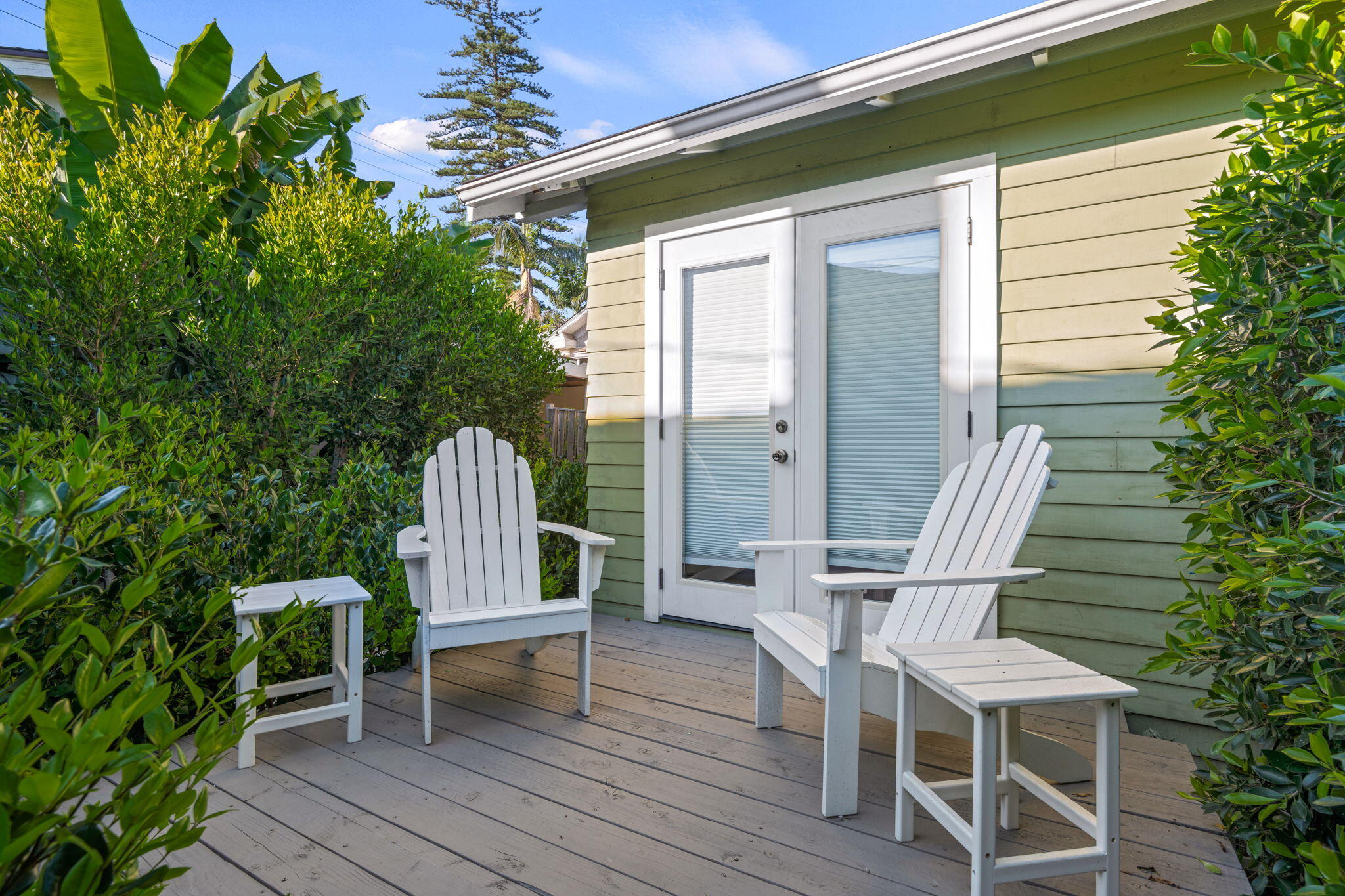 211 W Victoria Street