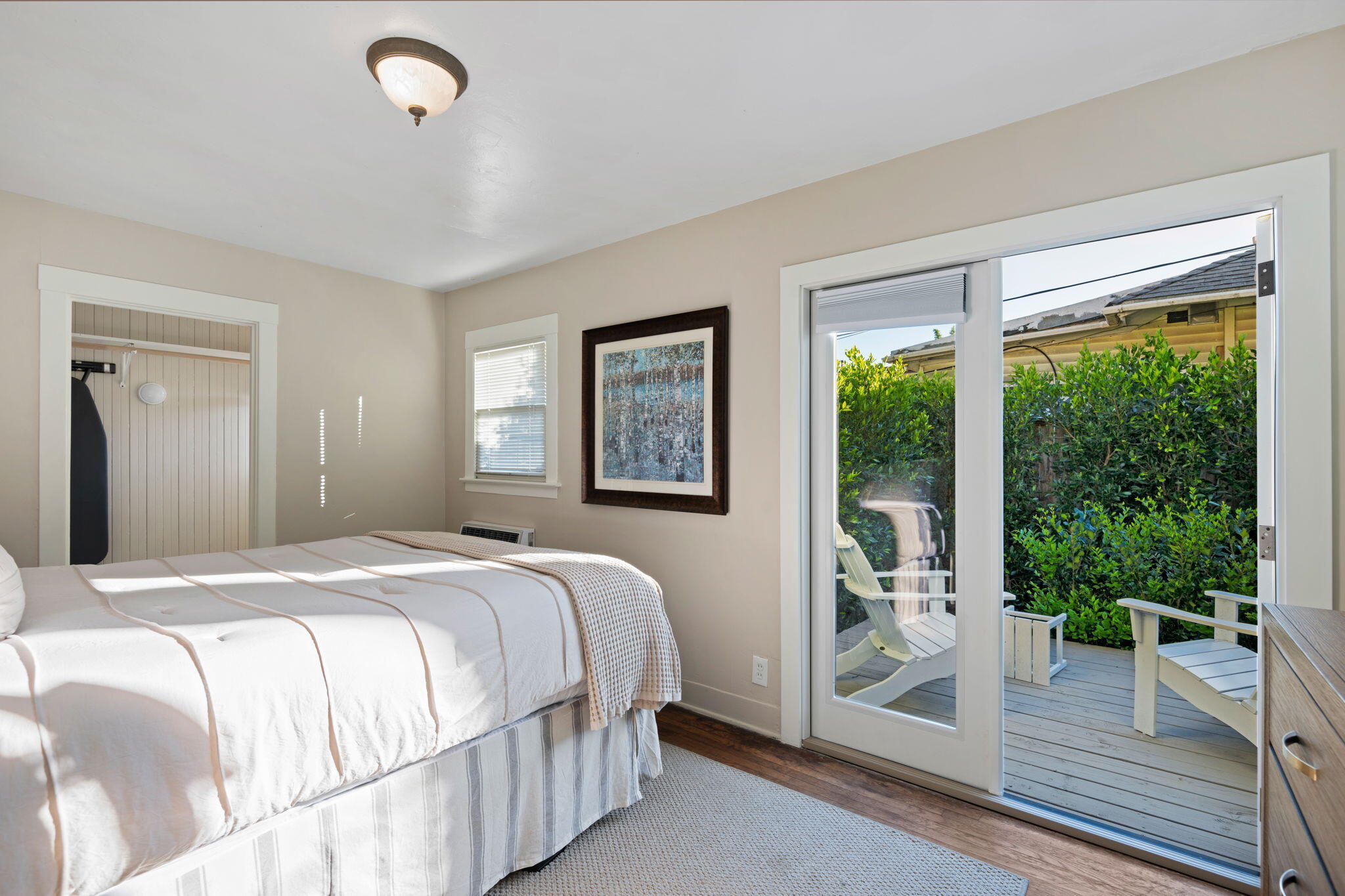 211 W Victoria Street