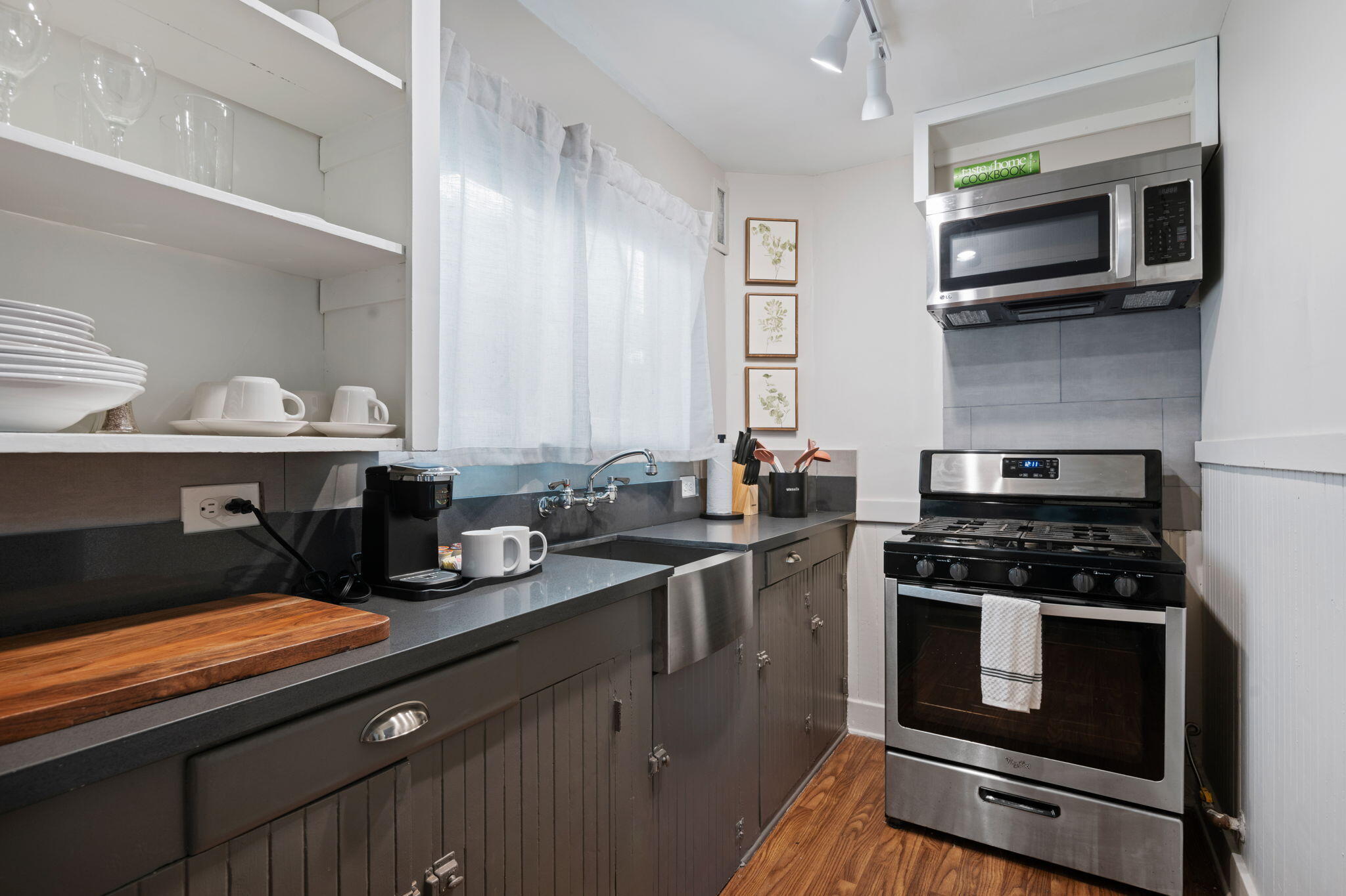 211 W Victoria Street