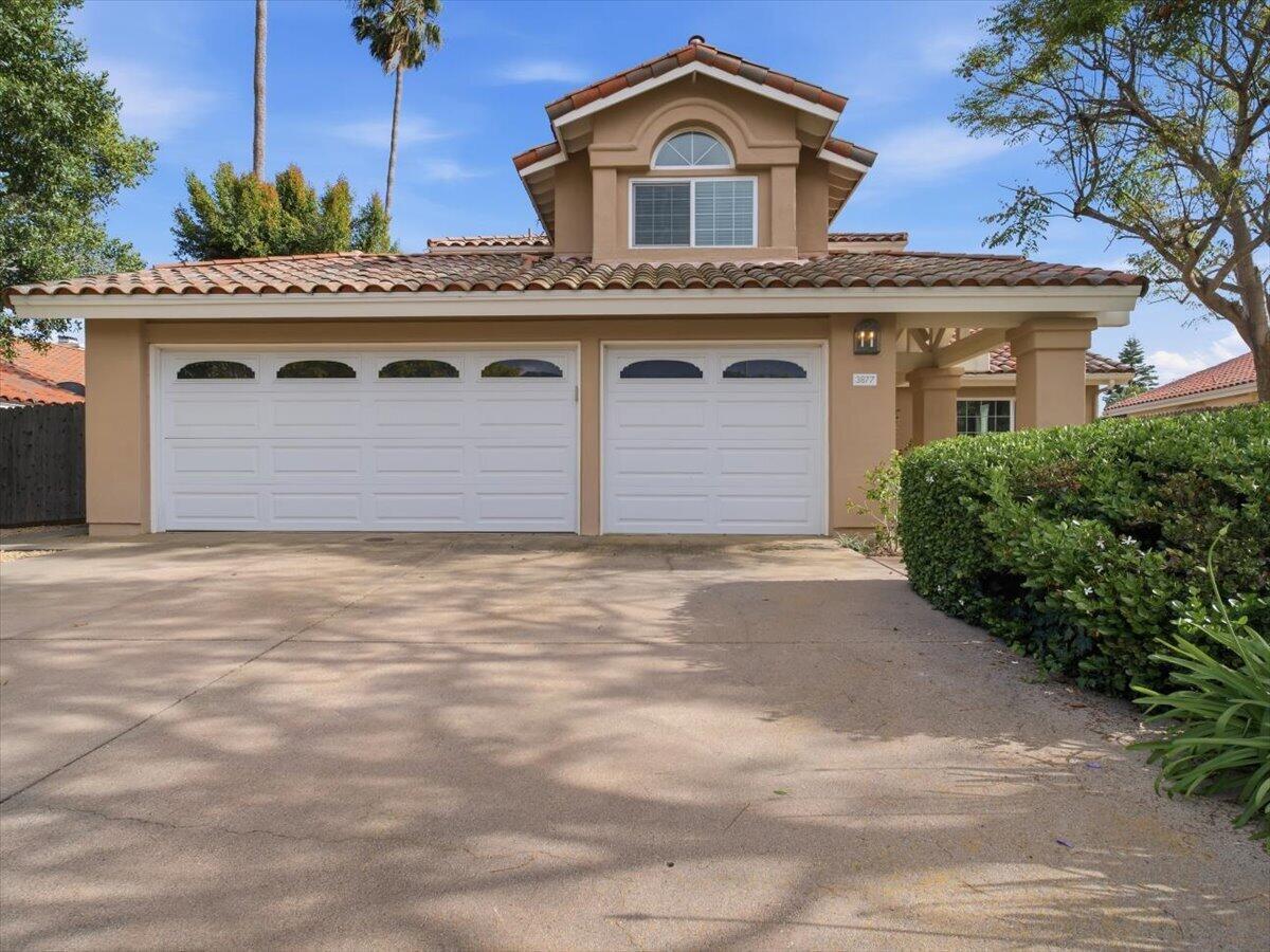 3877 Via Las Brisas