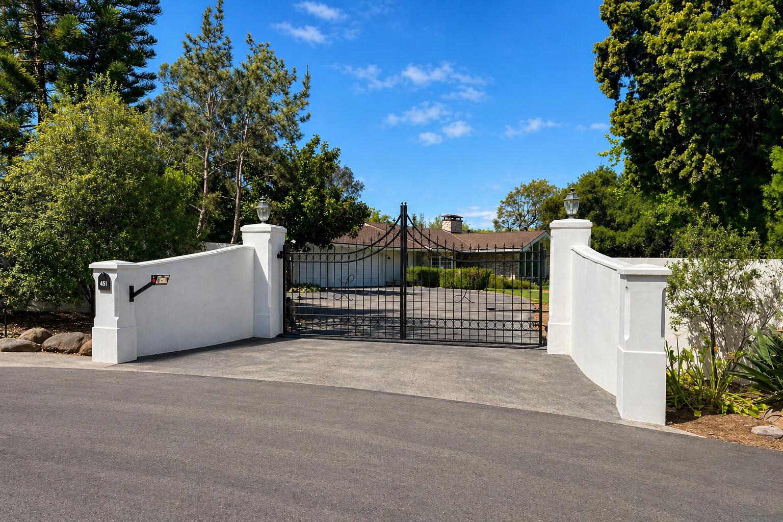 451 Live Oaks Road