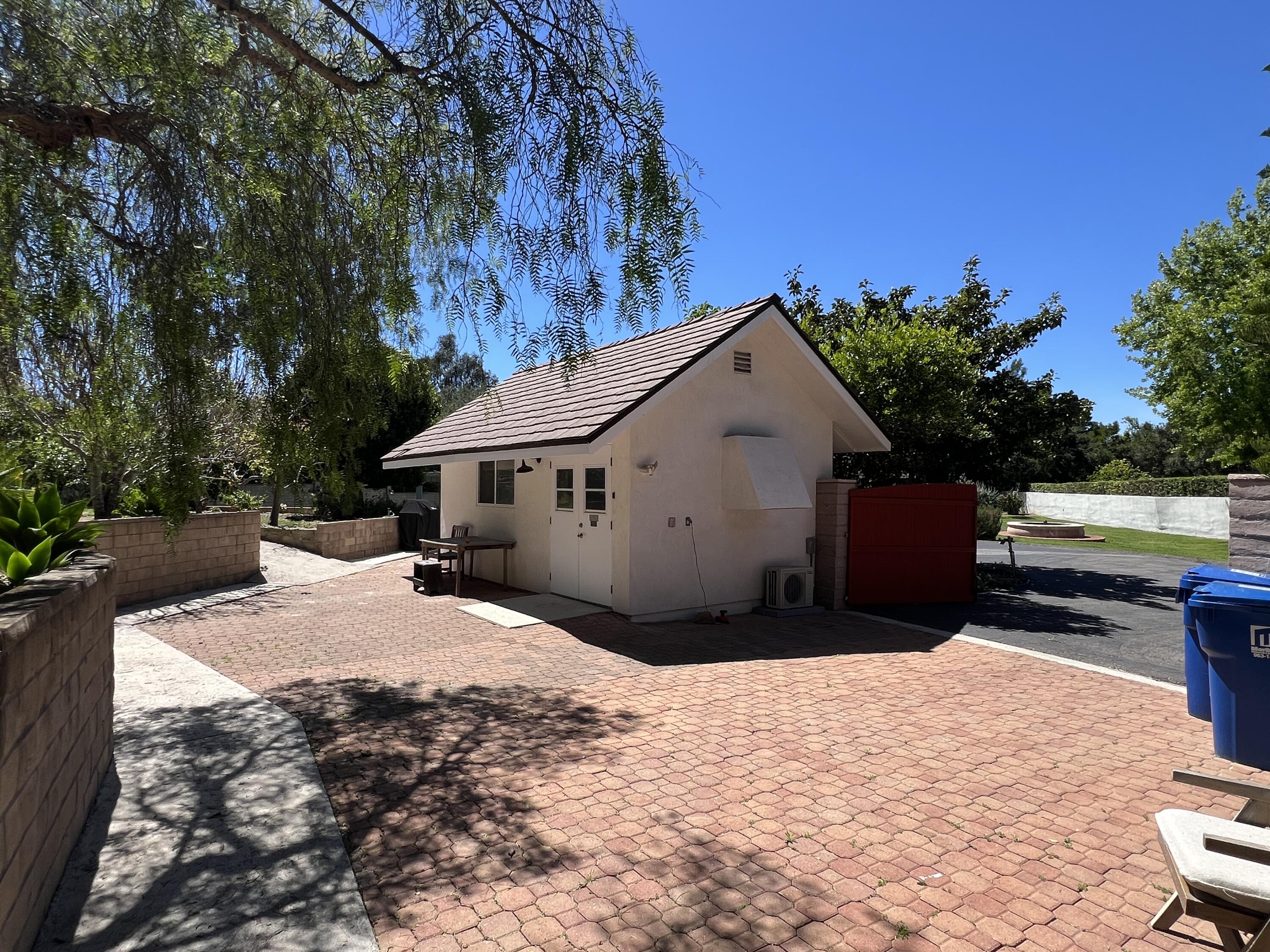 451 Live Oaks Road