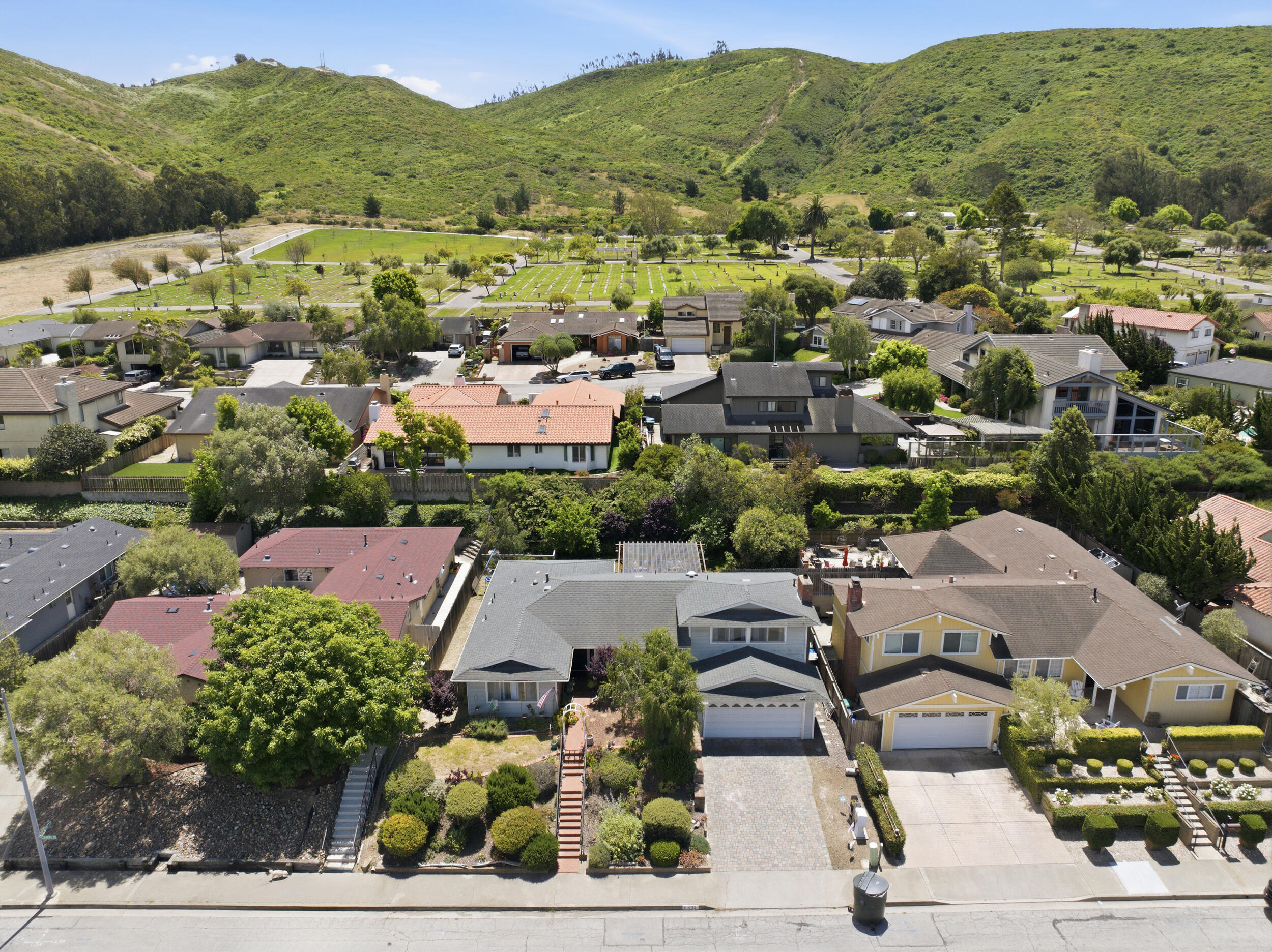 836 Clemens Way