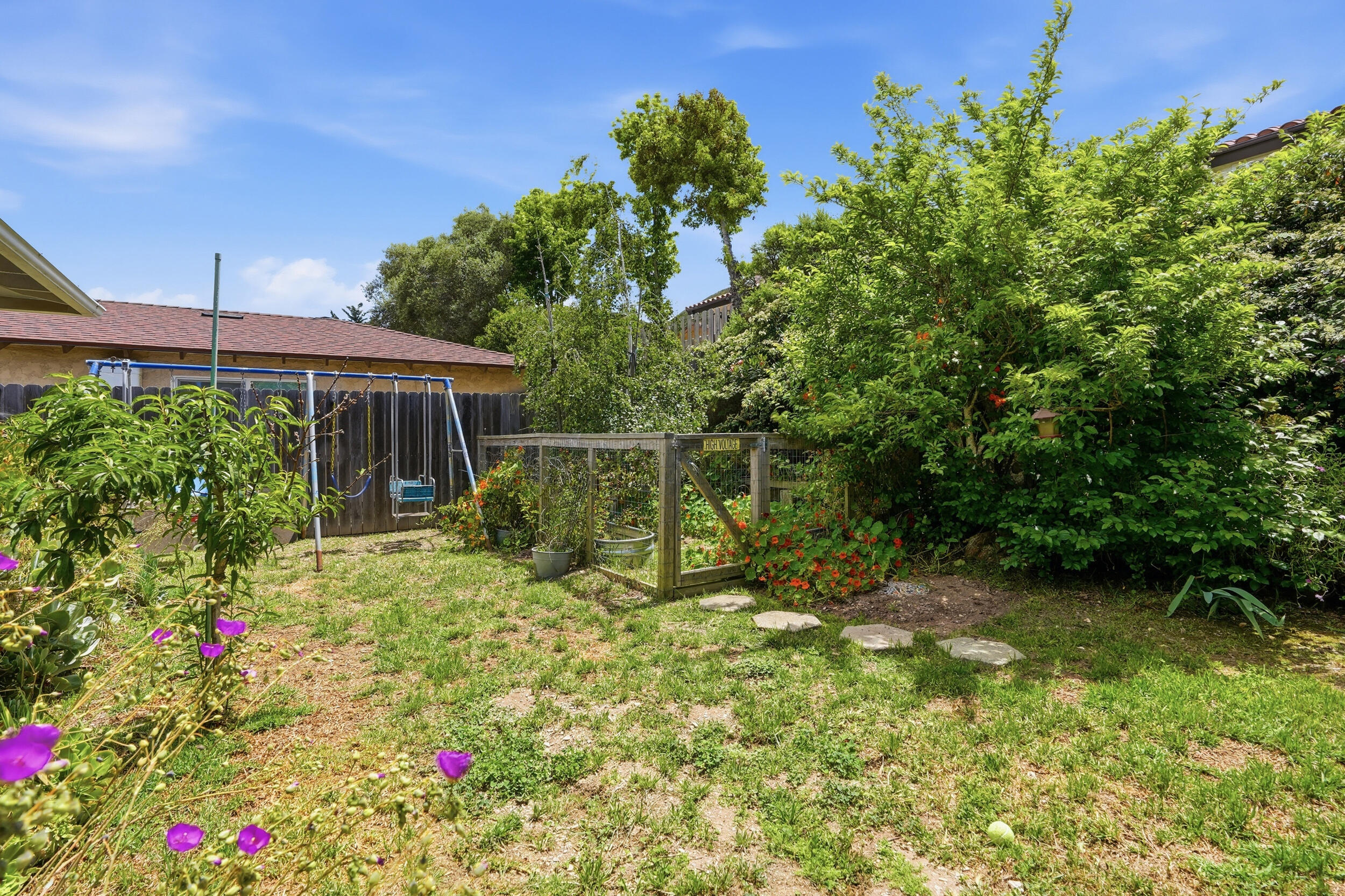 836 Clemens Way