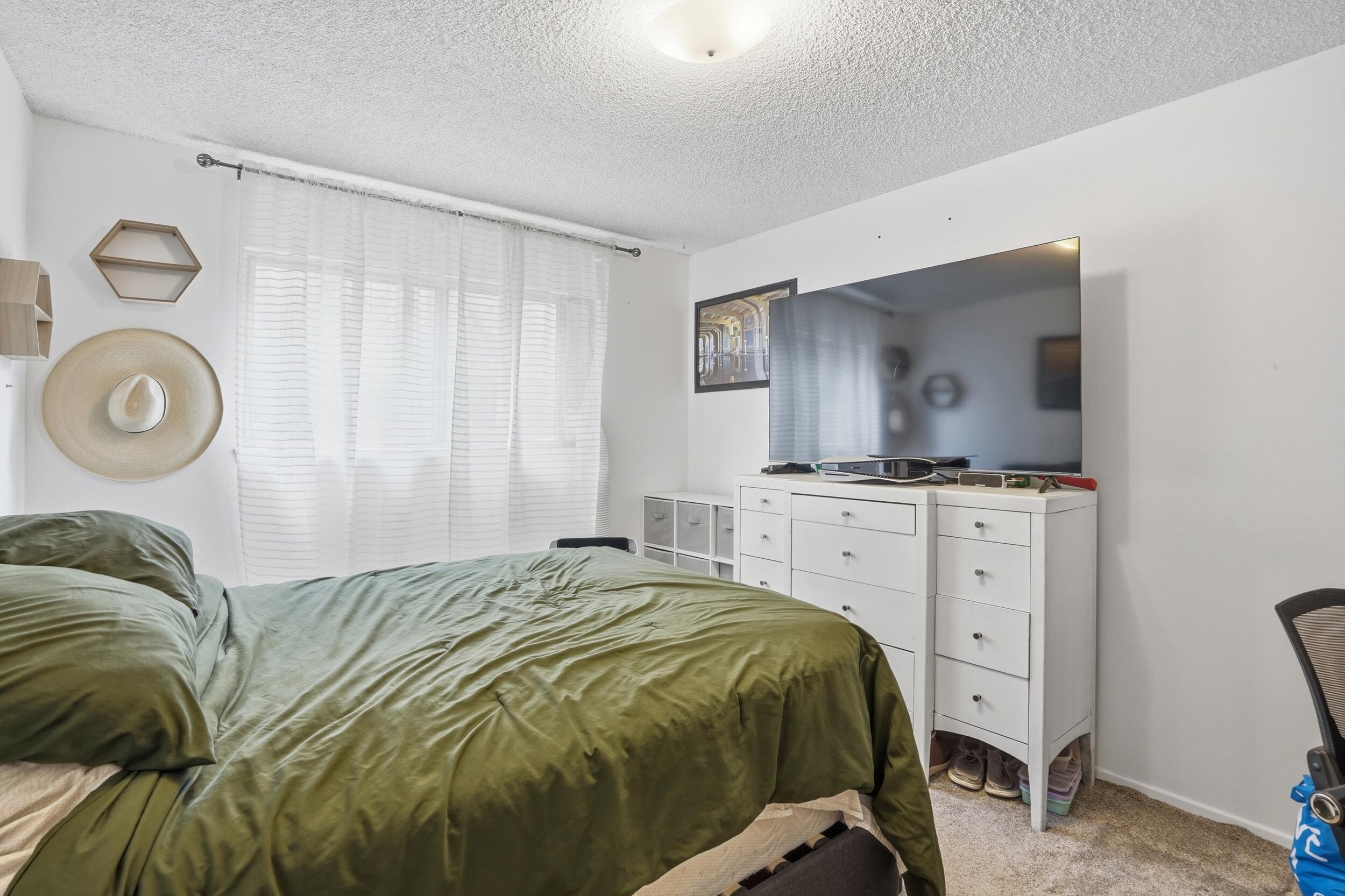 836 Clemens Way