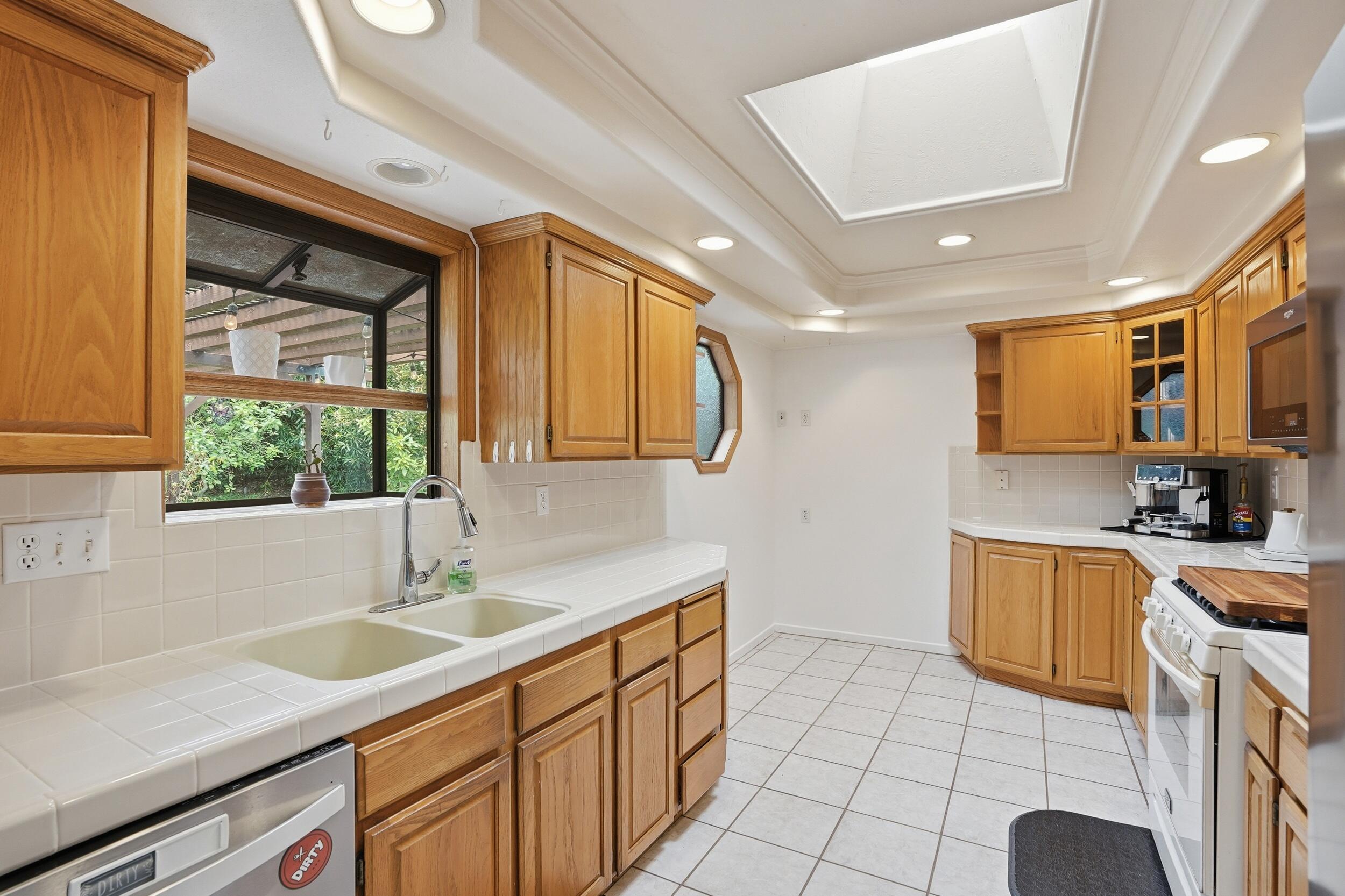836 Clemens Way