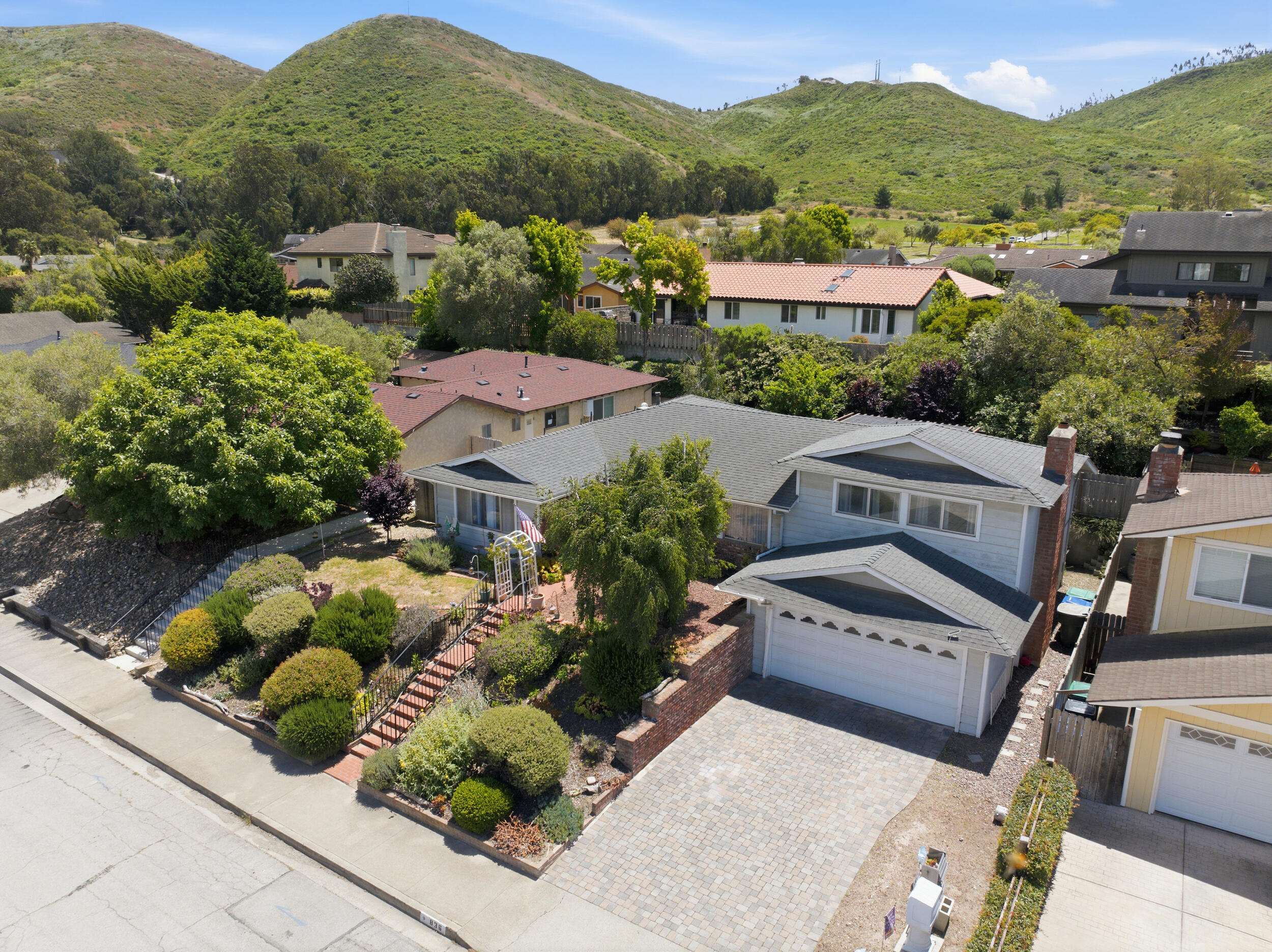 836 Clemens Way
