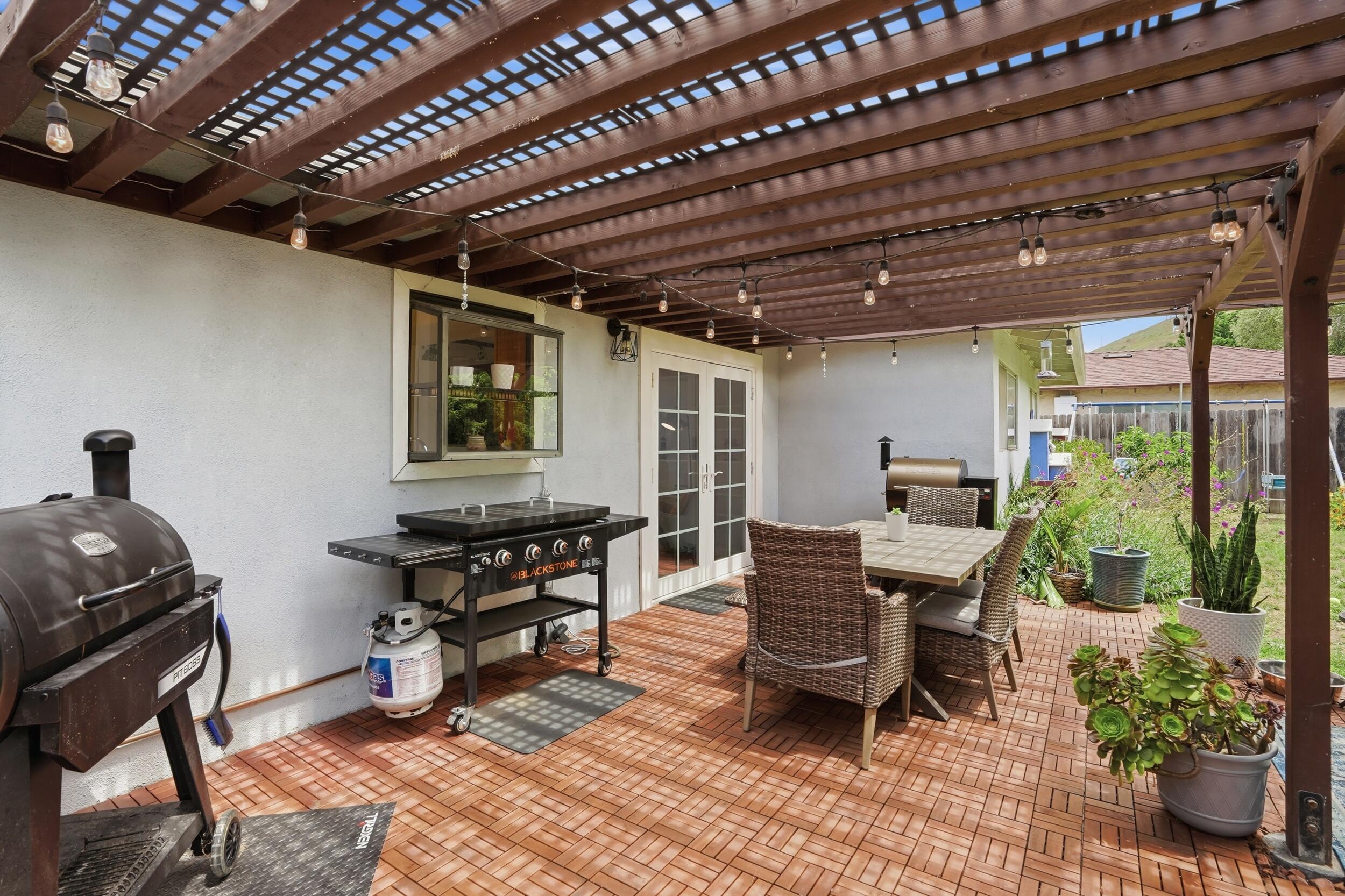 836 Clemens Way