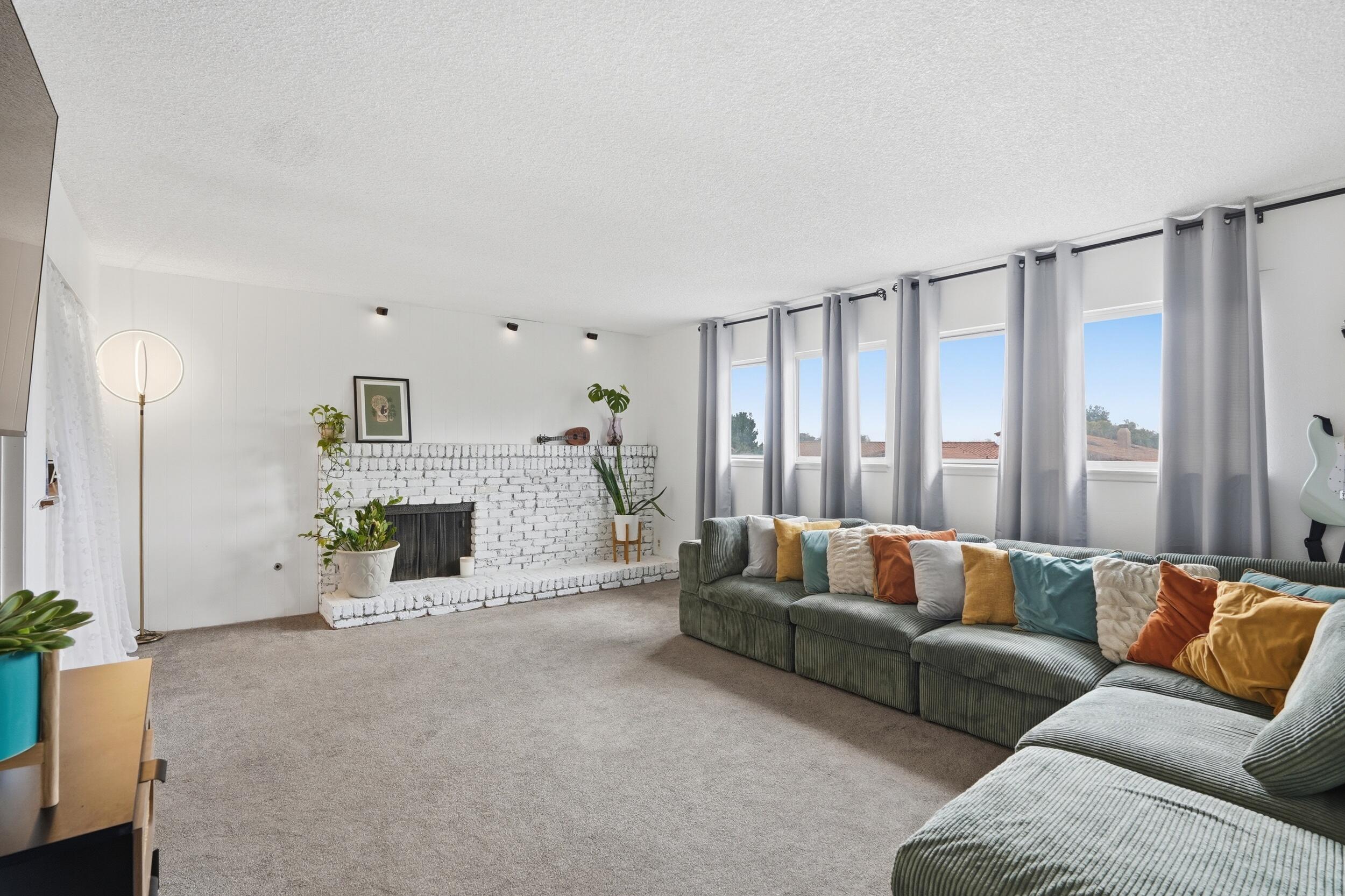 836 Clemens Way