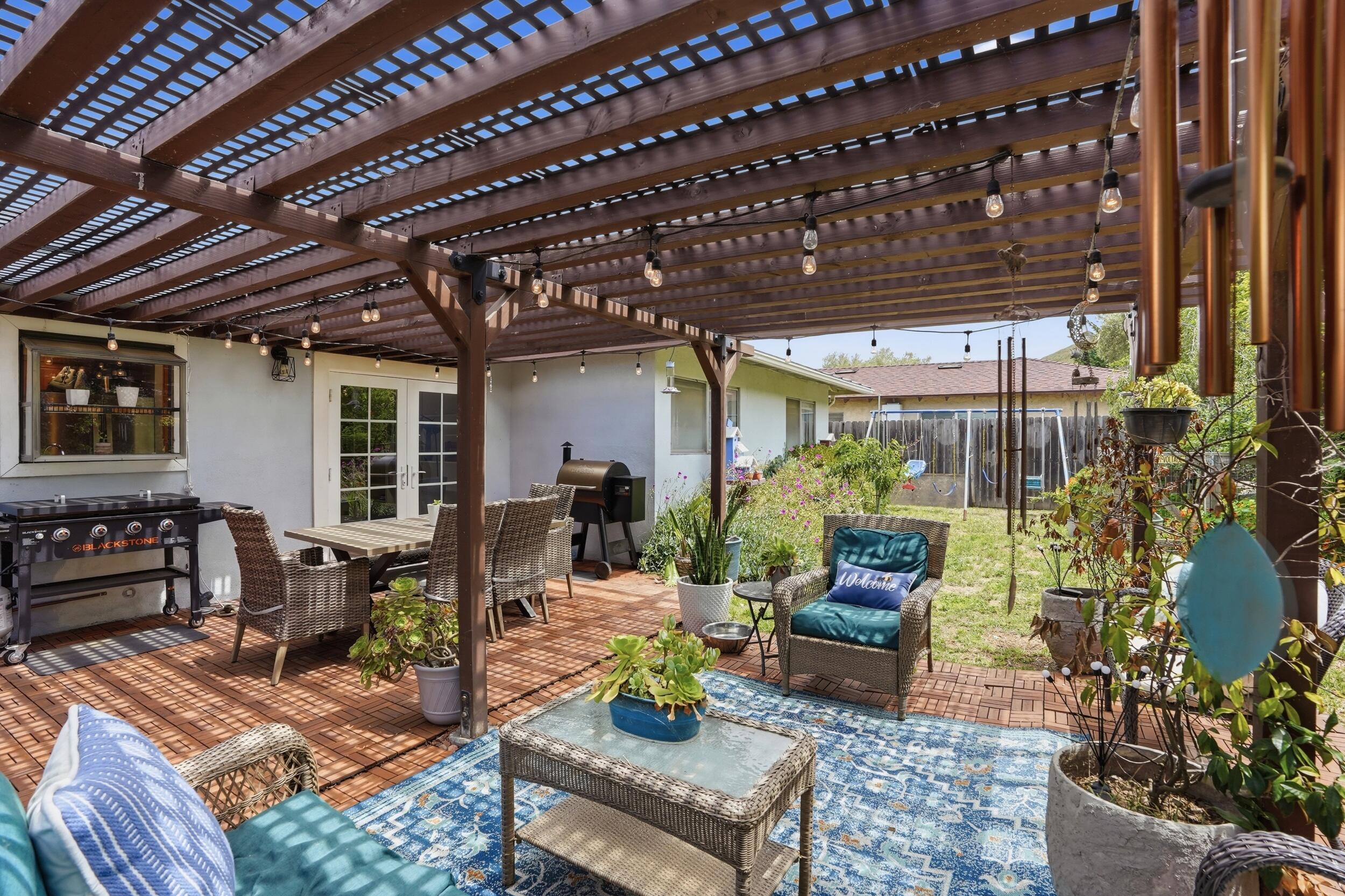 836 Clemens Way