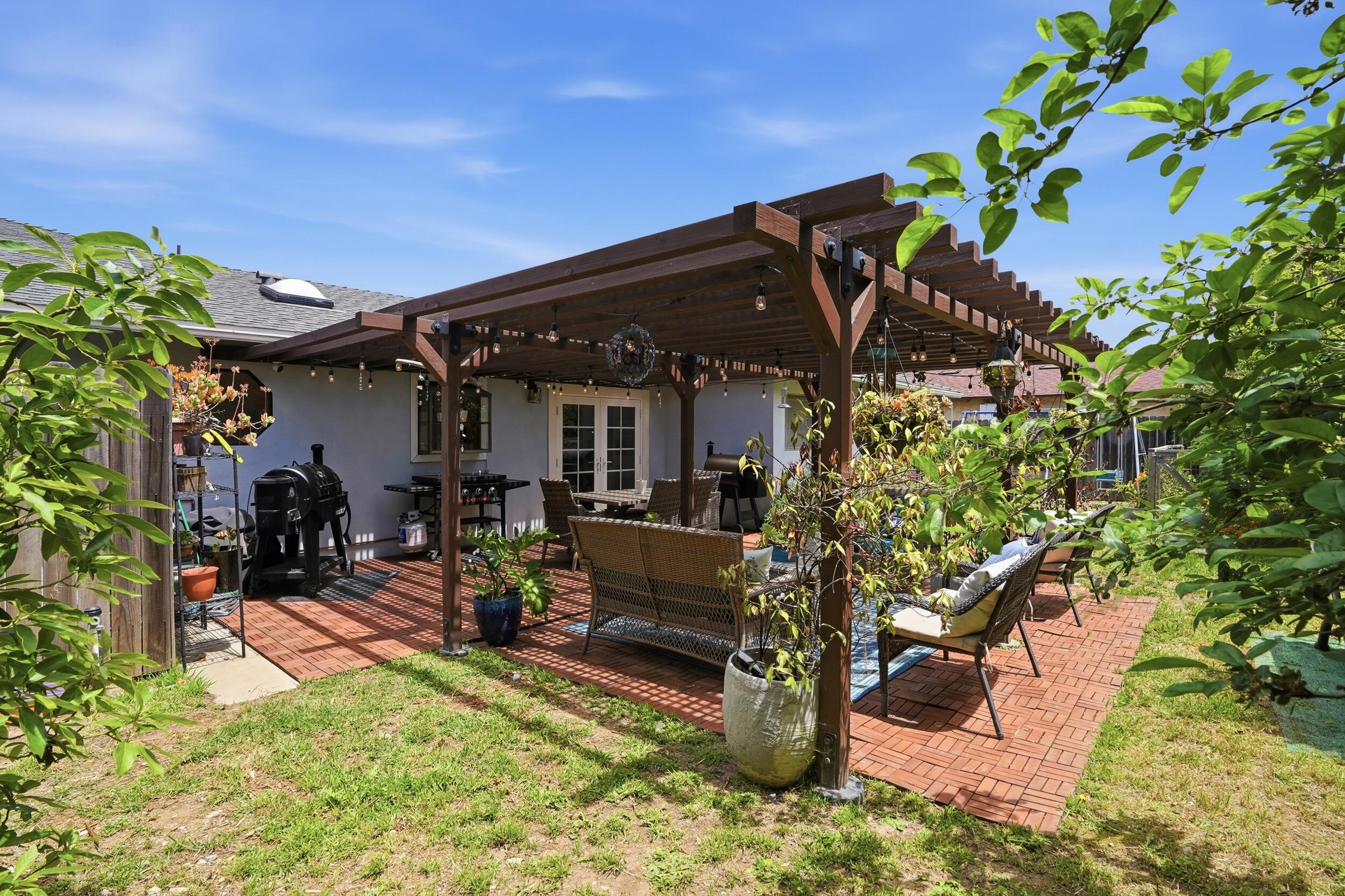836 Clemens Way