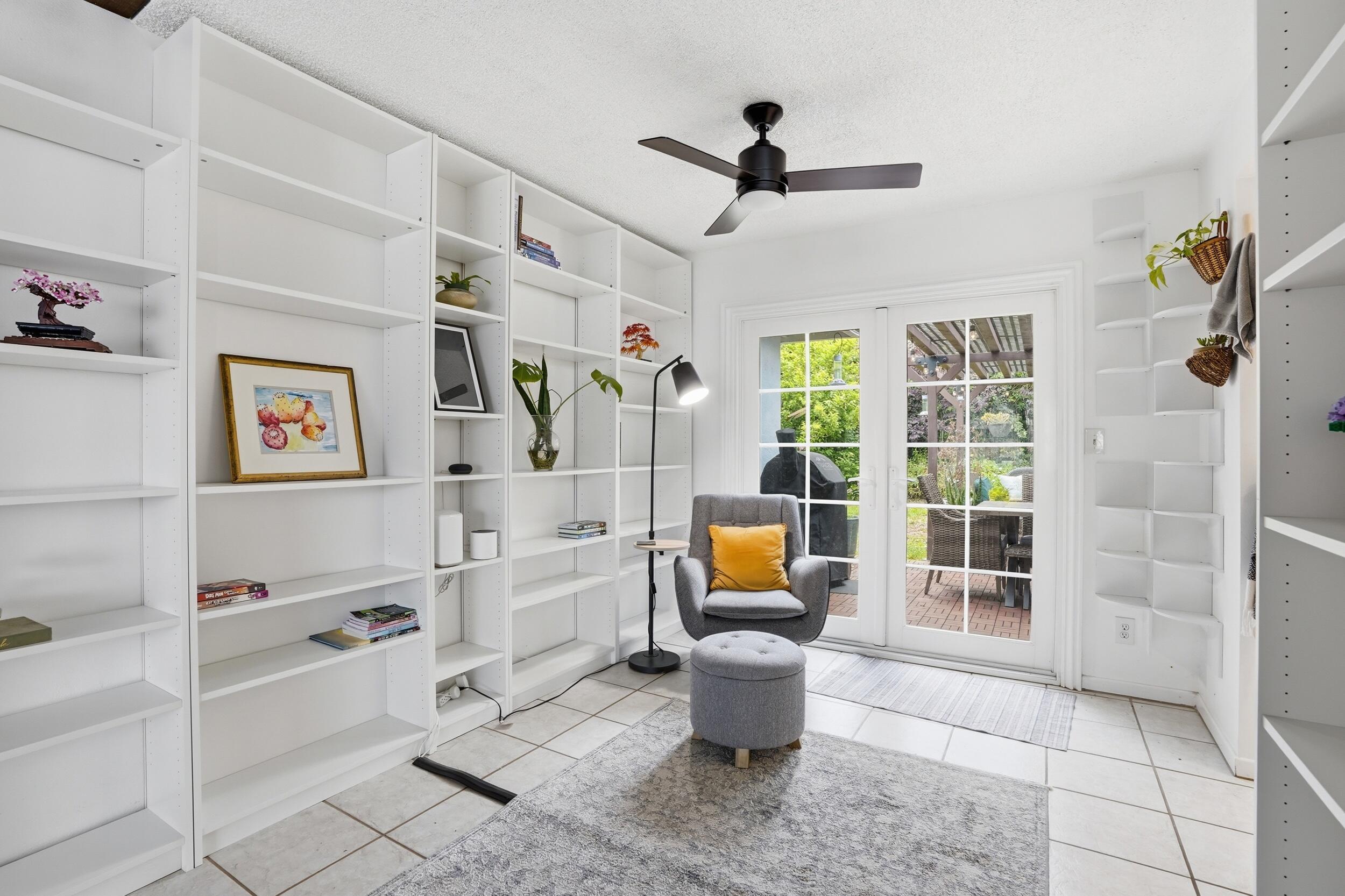 836 Clemens Way