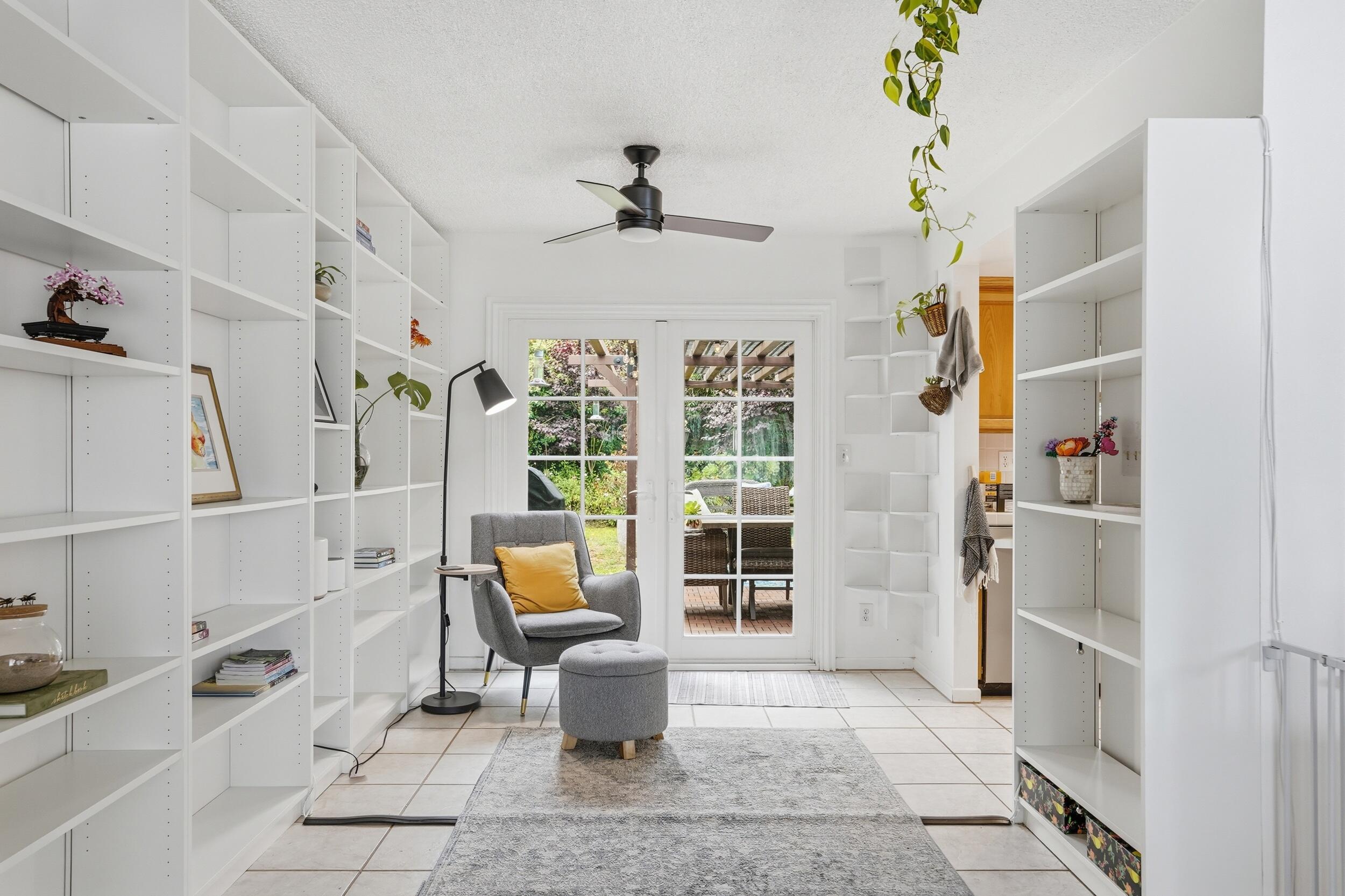 836 Clemens Way