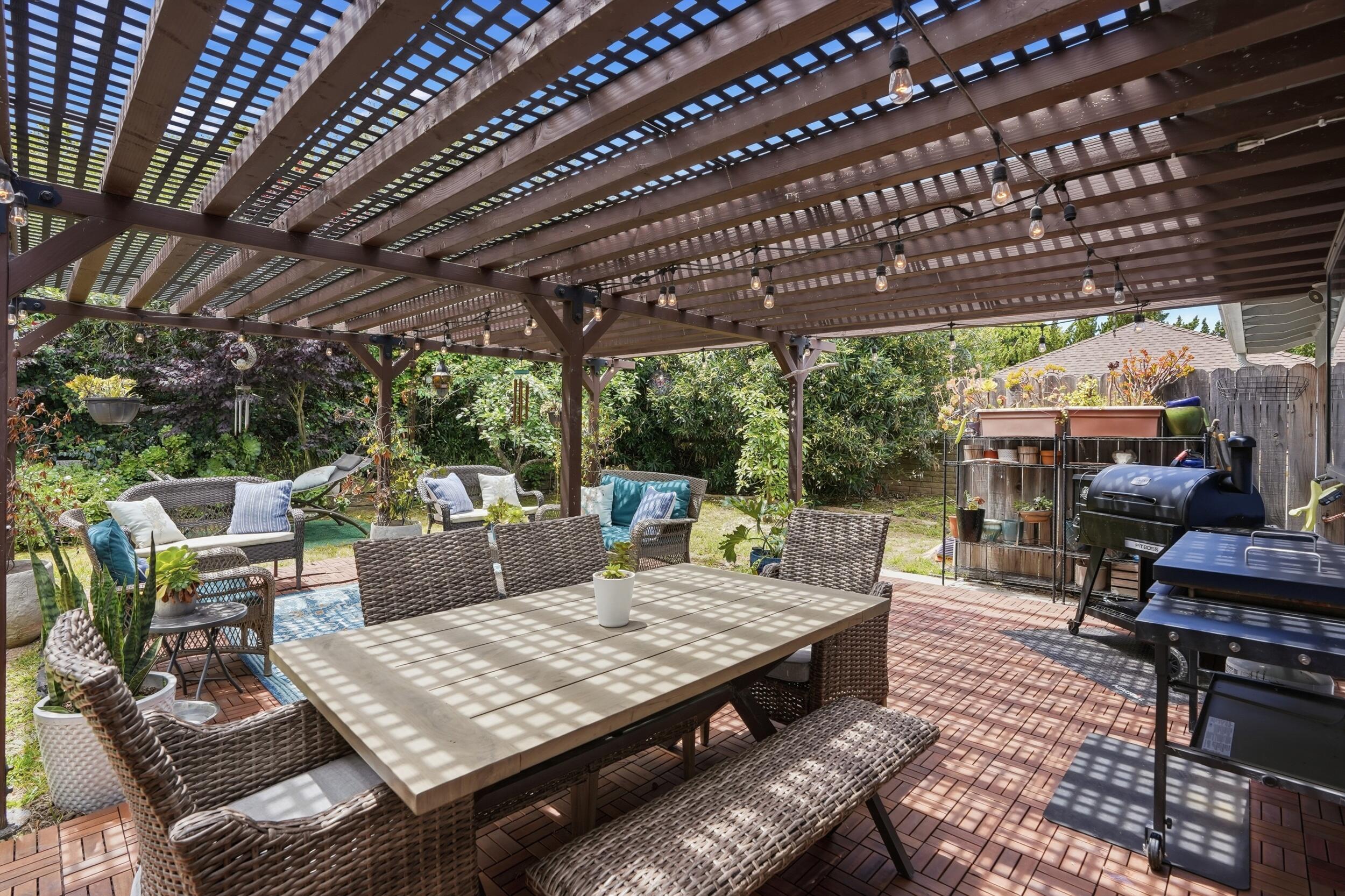 836 Clemens Way