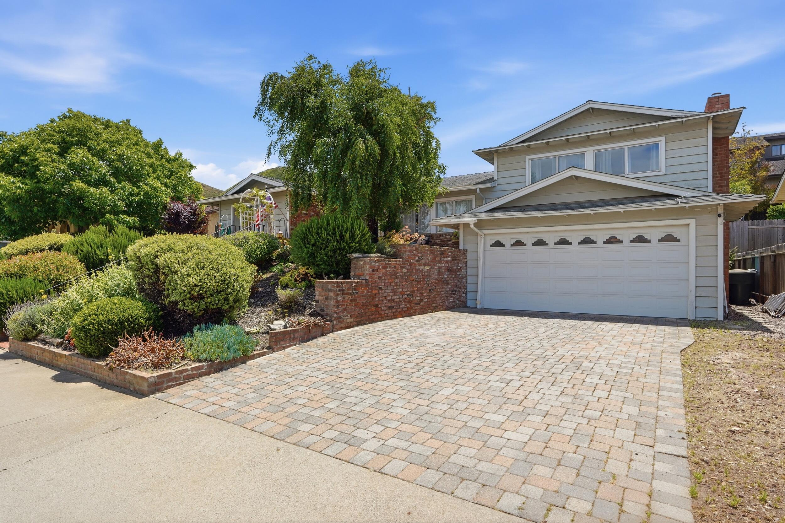836 Clemens Way