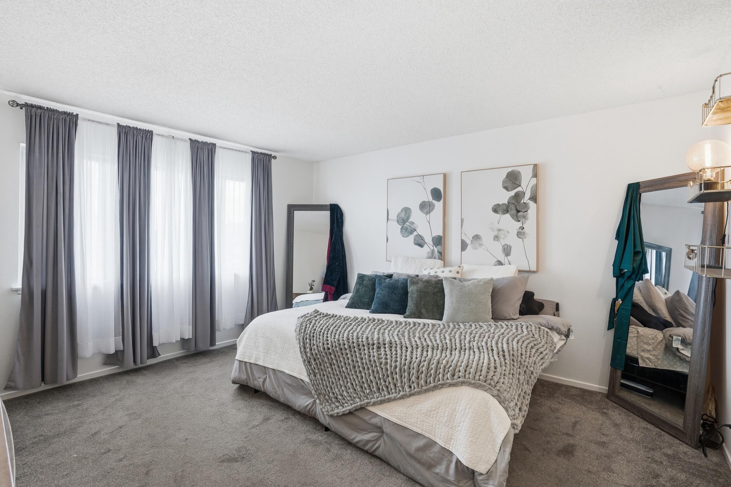 836 Clemens Way
