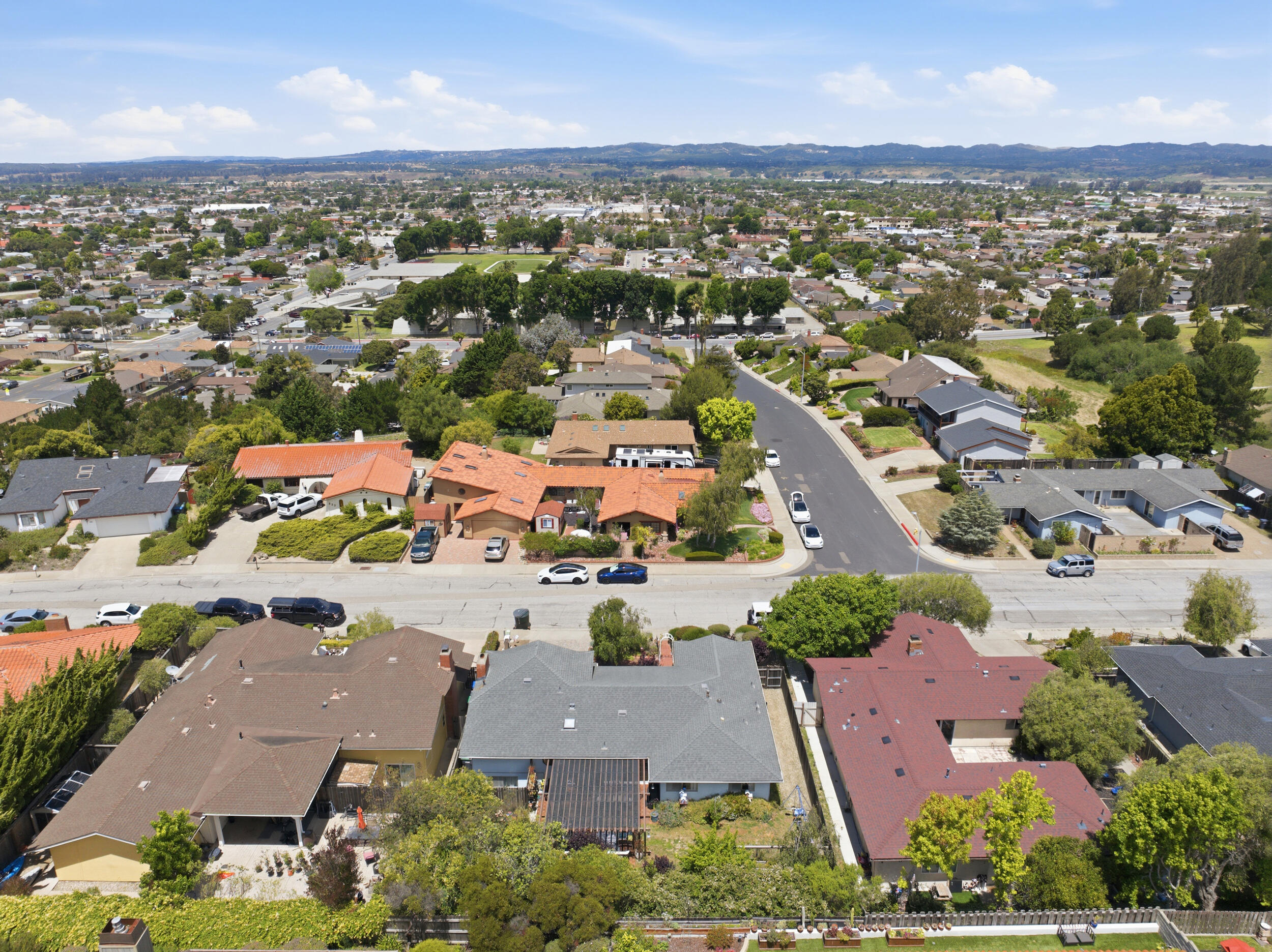 836 Clemens Way