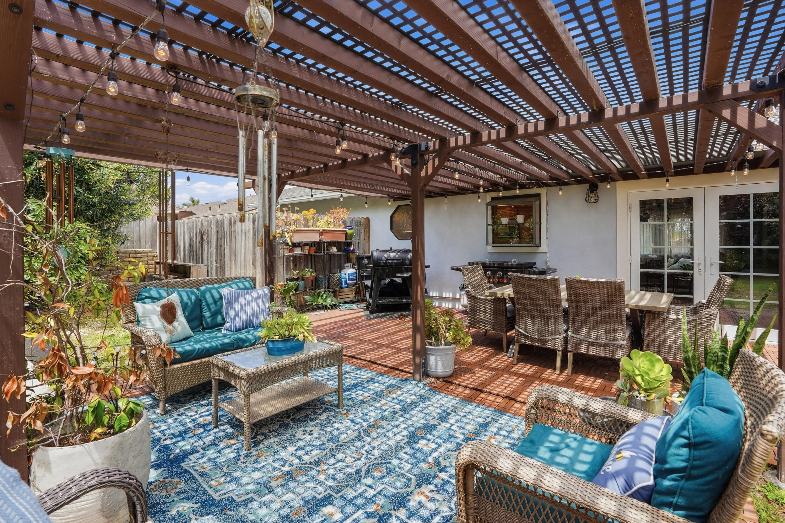 836 Clemens Way